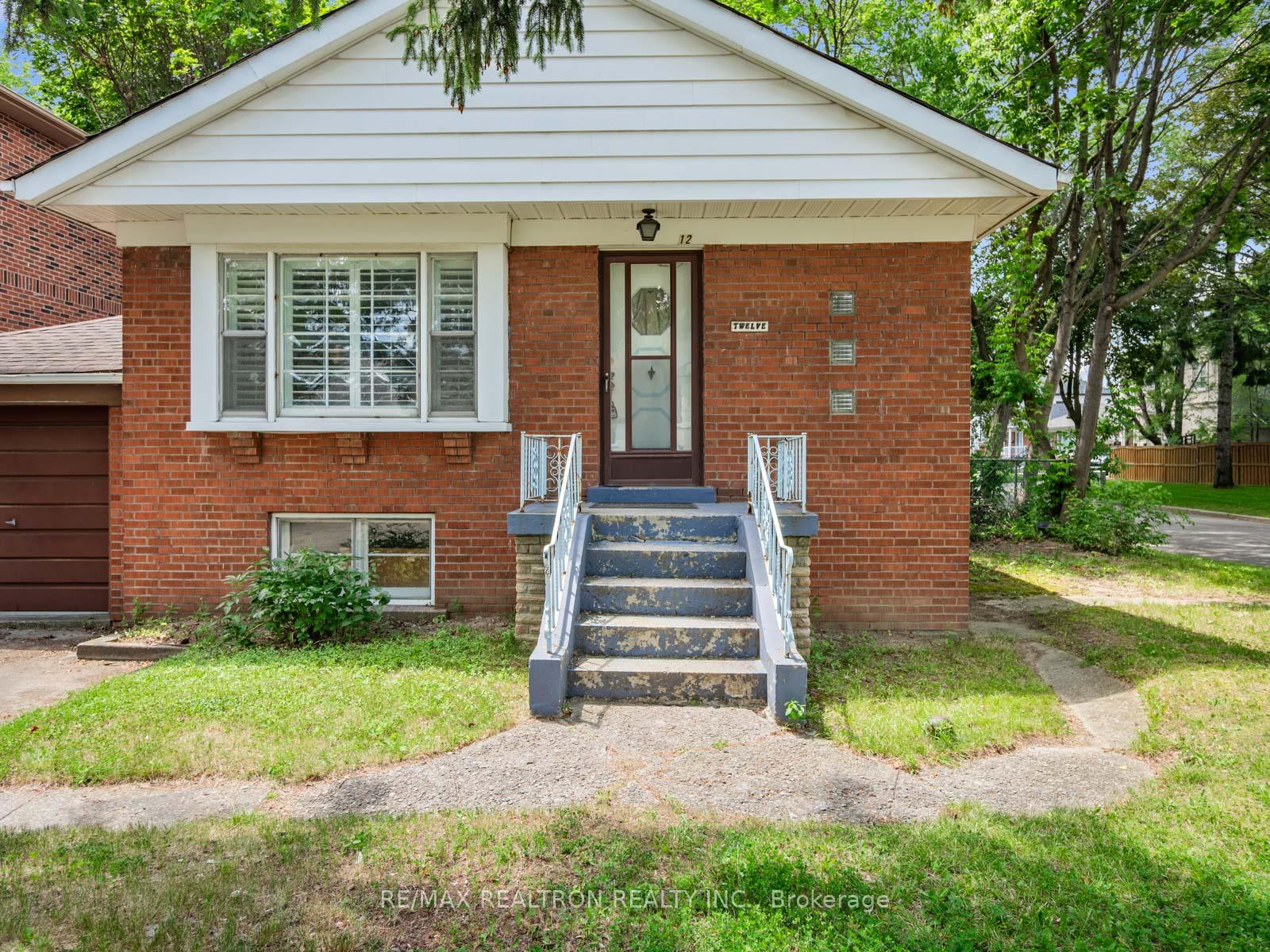 12 Graymar Avenue, Toronto C06 — photo 5 of 5