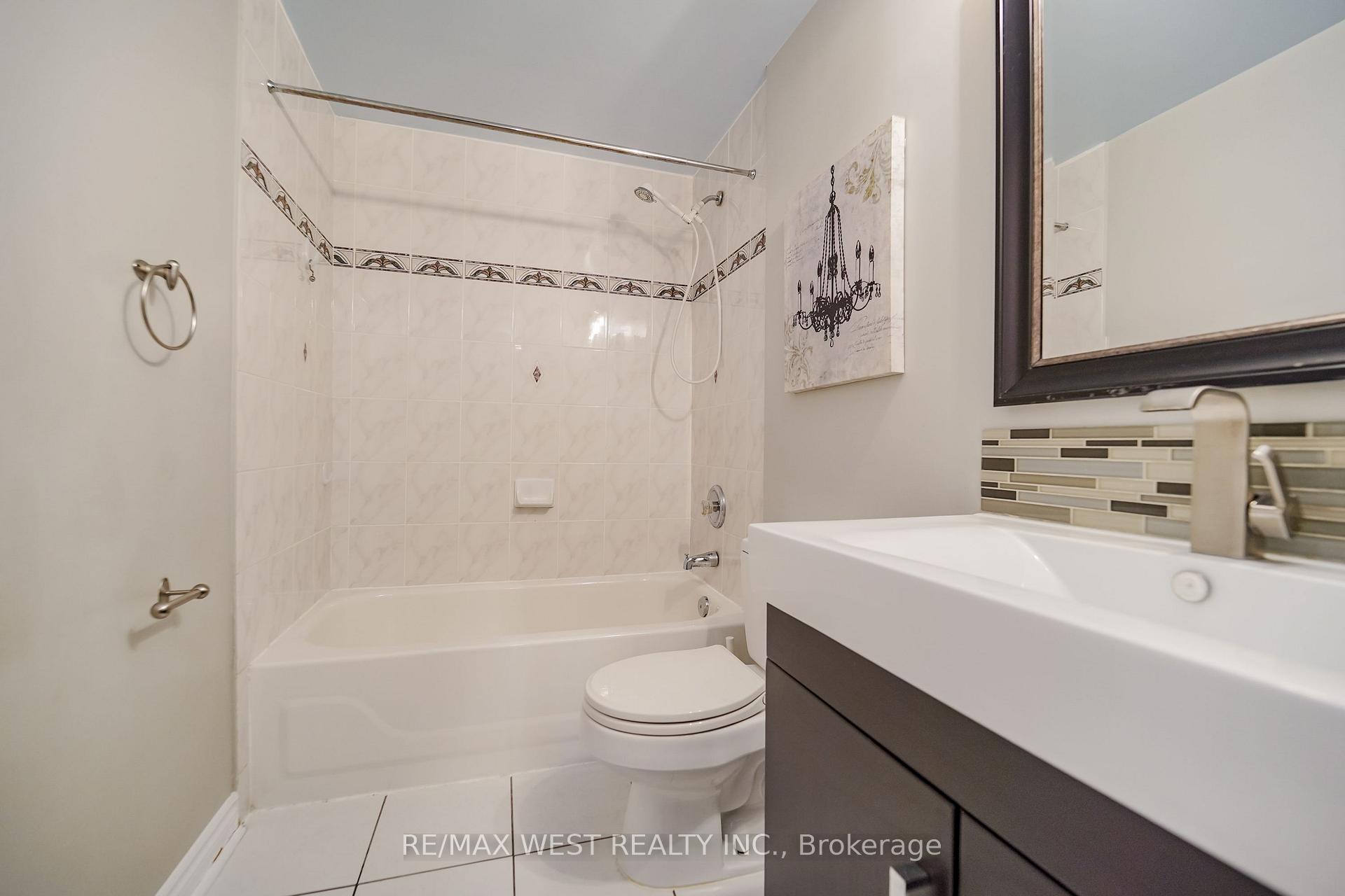 757 Sheppard Avenue W 11, Toronto C06 — photo 4 of 5