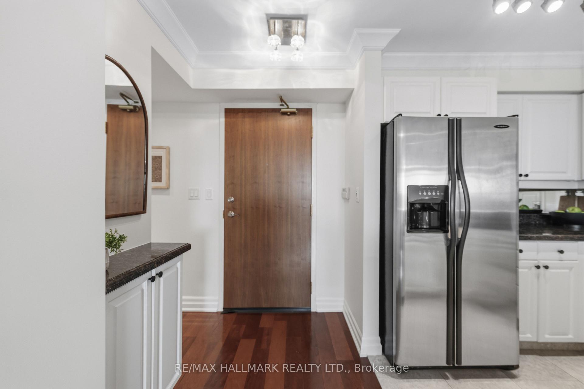 3840 Bathurst Street 511, Toronto C06 — photo 2 of 5