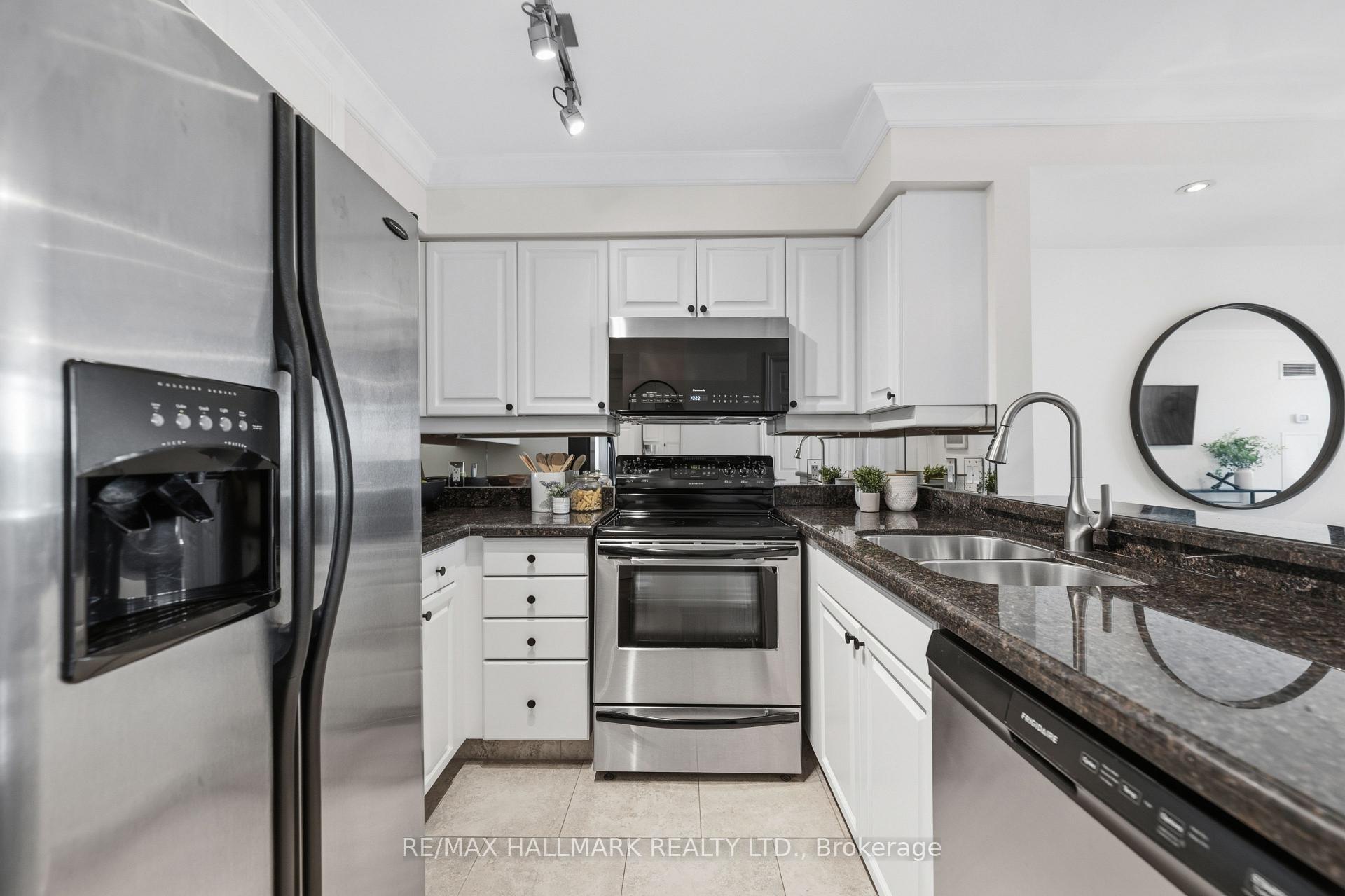 3840 Bathurst Street 511, Toronto C06 — photo 4 of 5