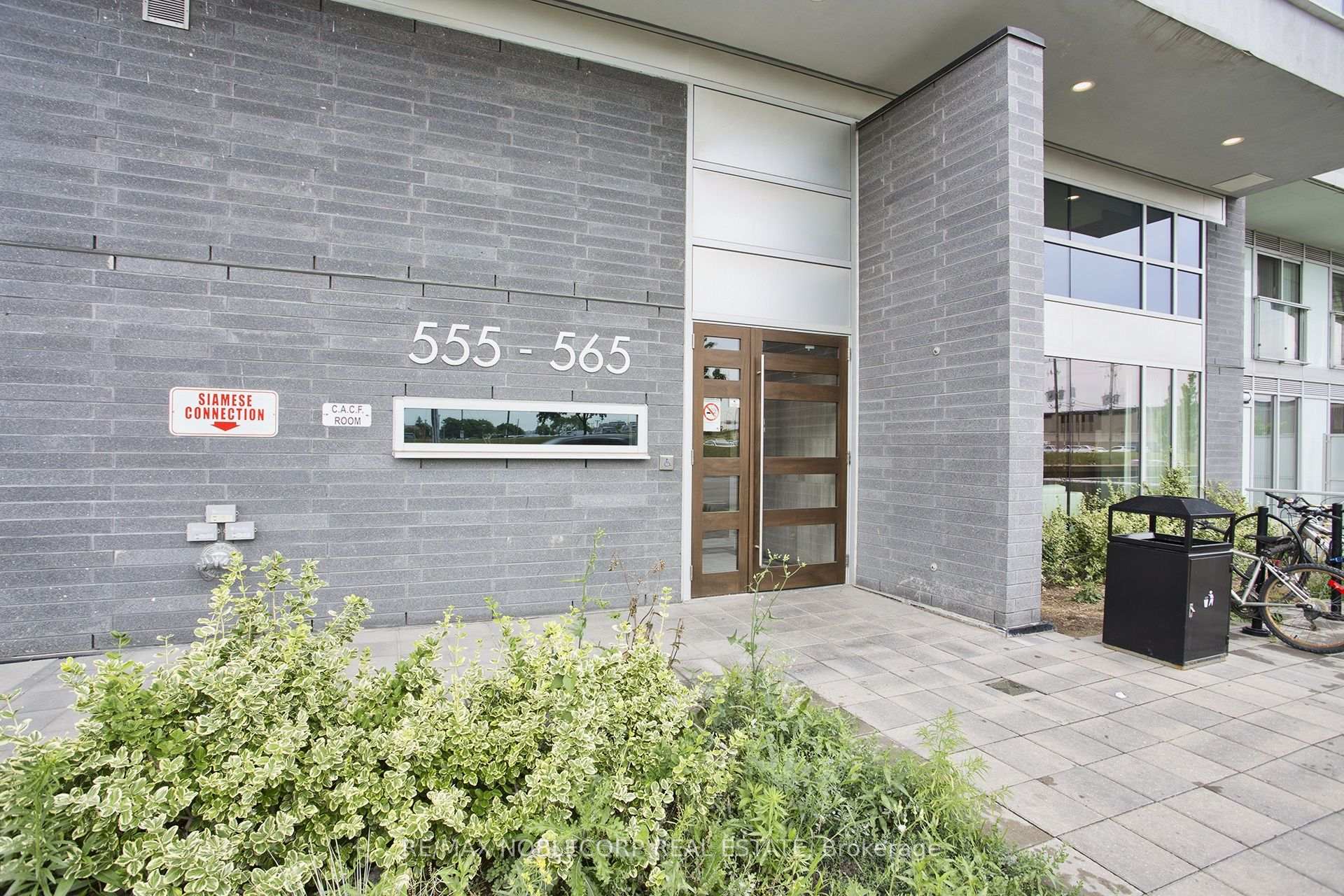 565 Wilson Avenue 319W, Toronto C06 — photo 2 of 5