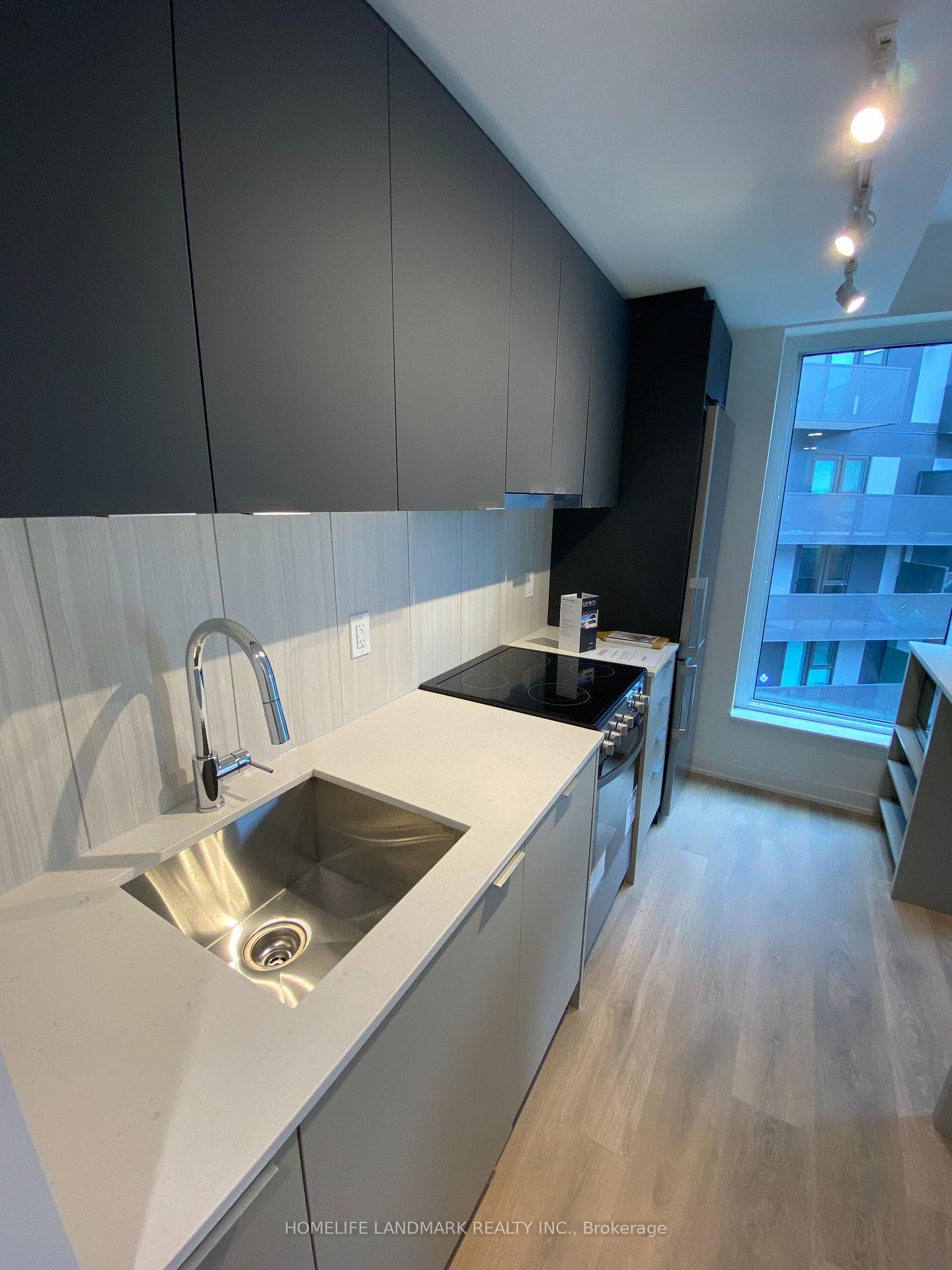 8 TIPPETT Road 626, Toronto C06 — photo 3 of 5