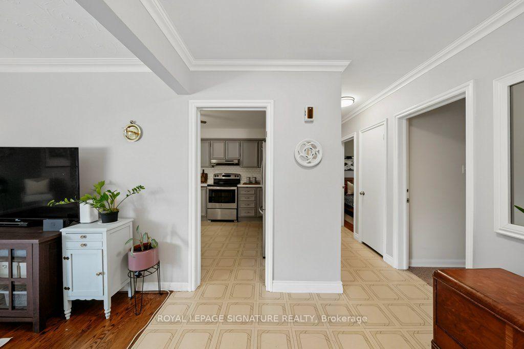 34 Clifton Avenue, Toronto C06 — photo 4 of 5
