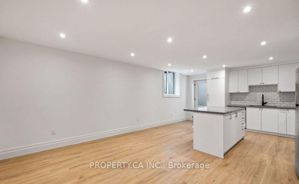 119 Invermay Avenue, Toronto C06 — photo 4 of 5