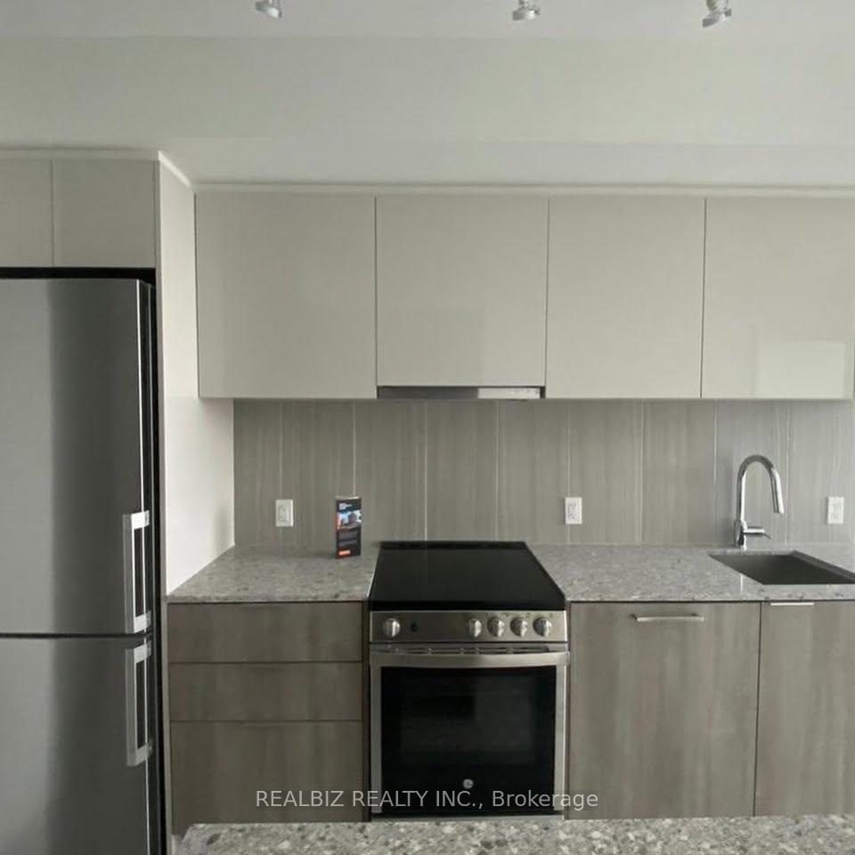 31 Tippett Road 651, Toronto C06 — photo 2 of 5
