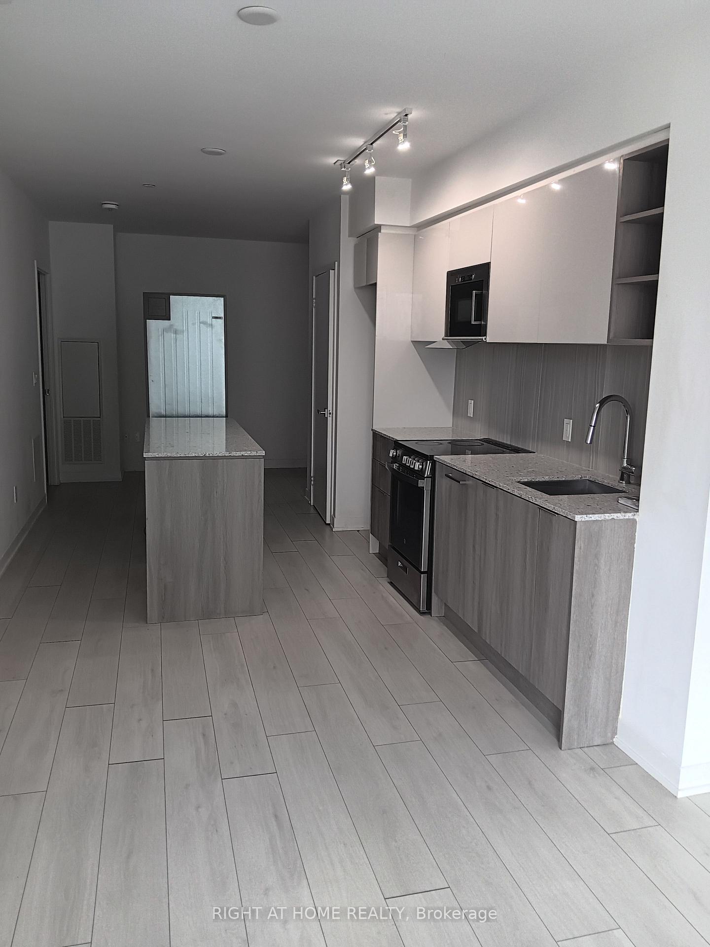 31 Tippett Road 619, Toronto C06 — photo 5 of 5