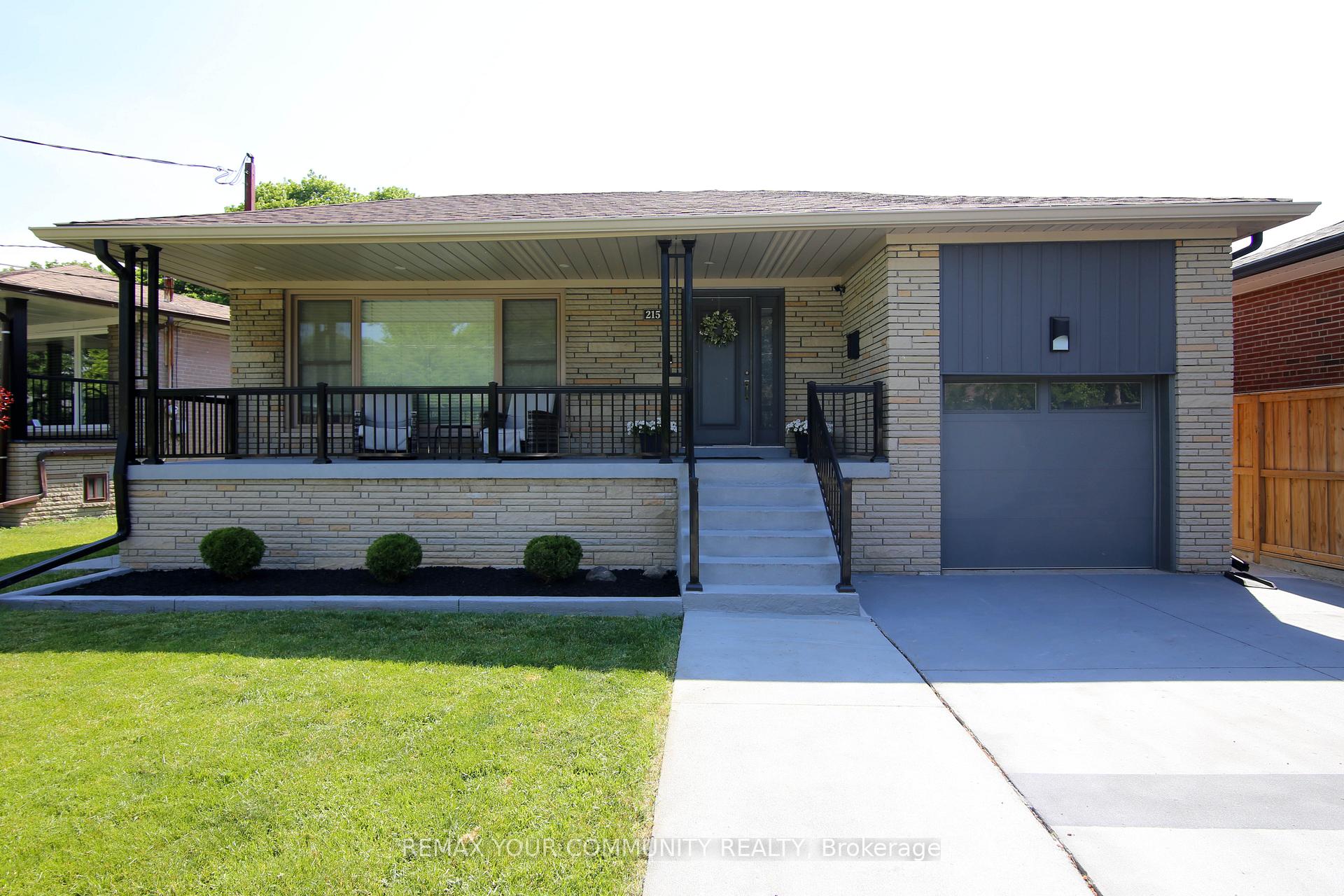 215 Honiton Street, Toronto C06 — photo 2 of 5
