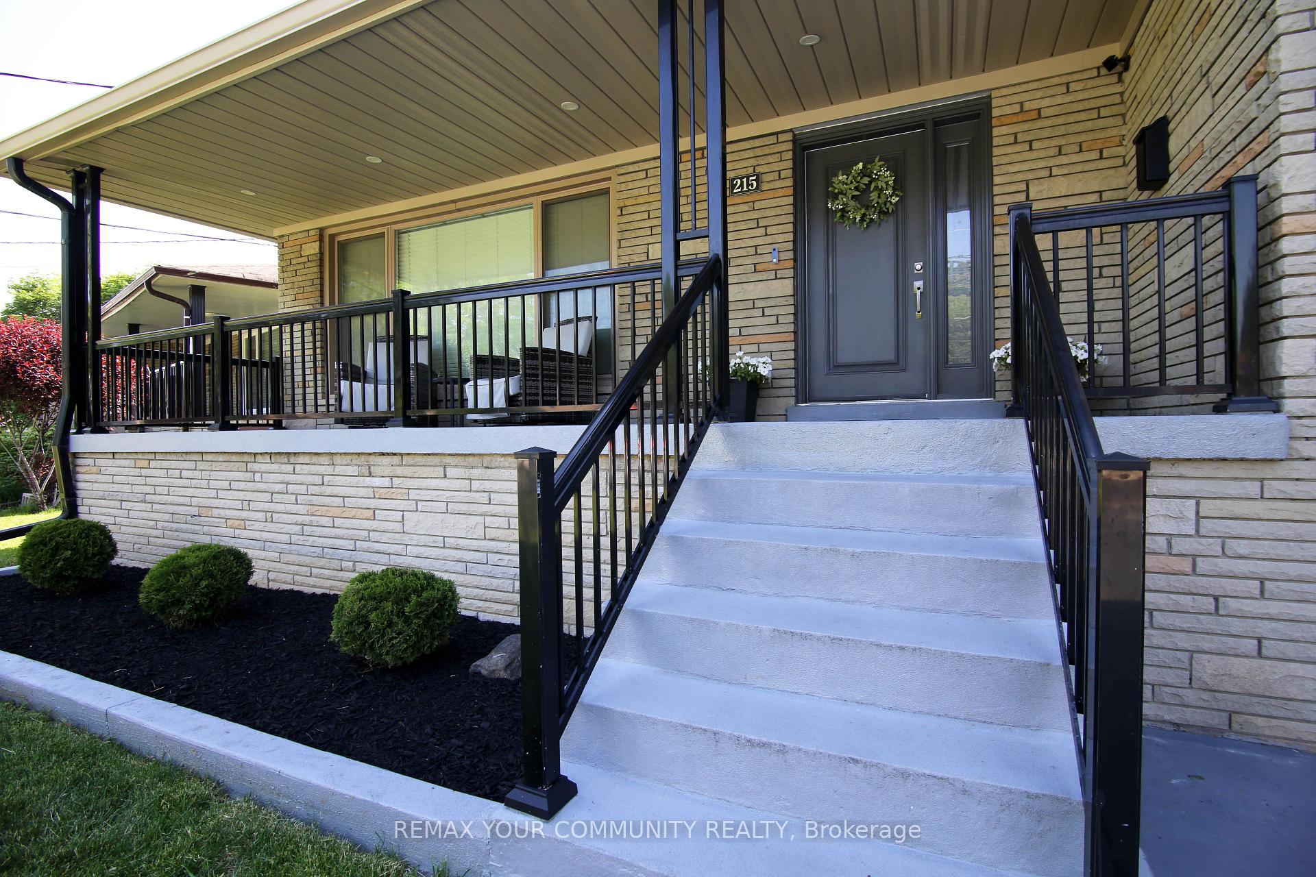 215 Honiton Street, Toronto C06 — photo 4 of 5