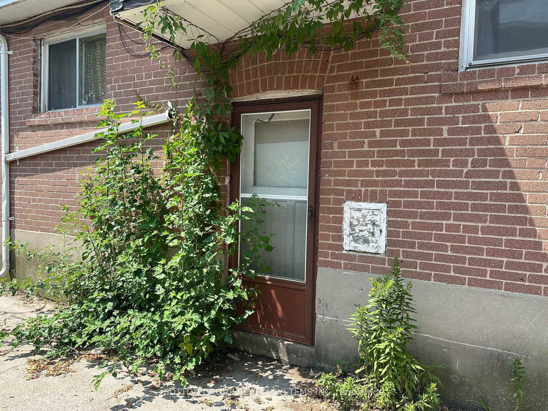 89 Reiner Road, Toronto C06 — photo 2 of 5