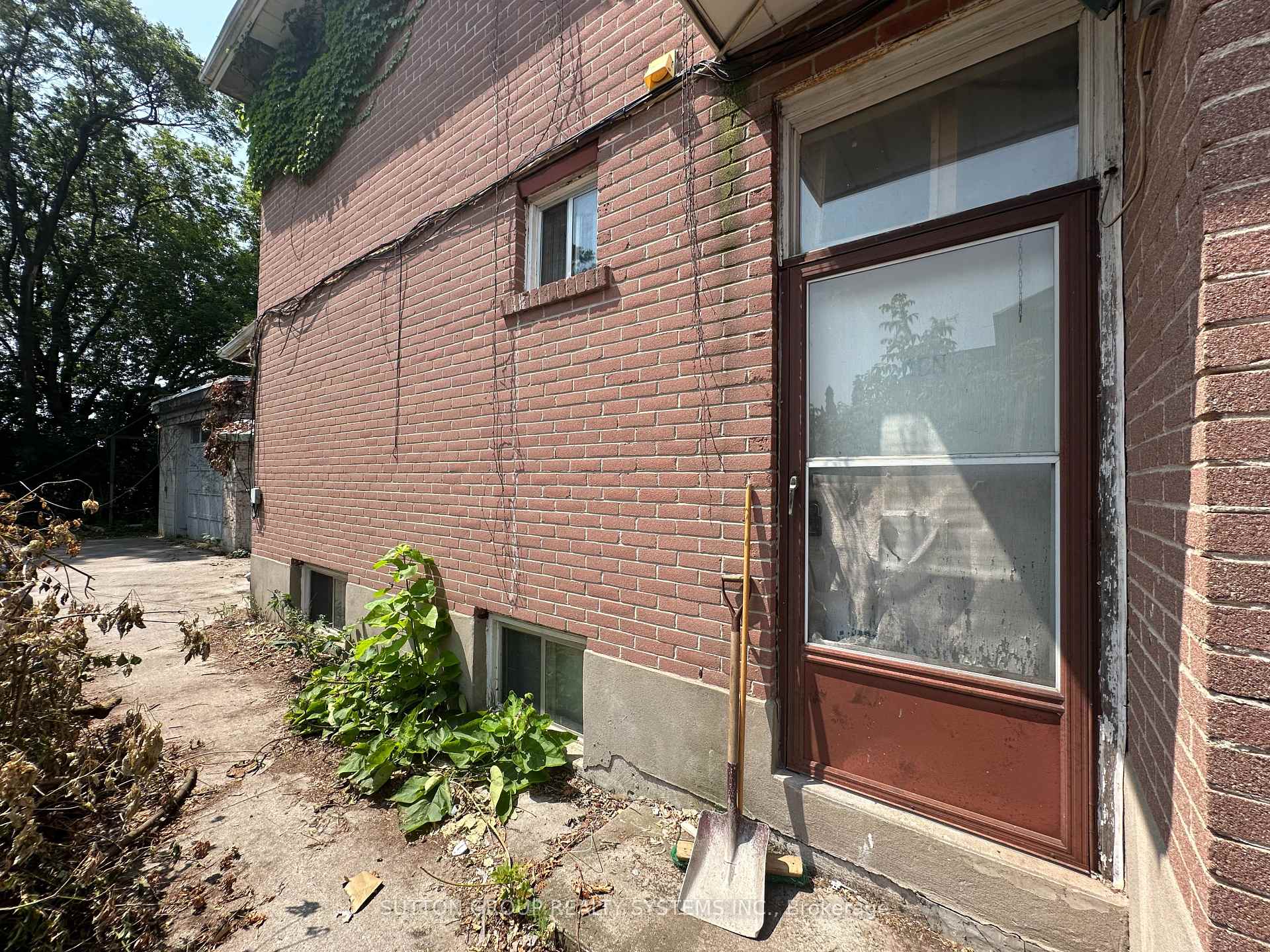89 Reiner Road, Toronto C06 — photo 4 of 5