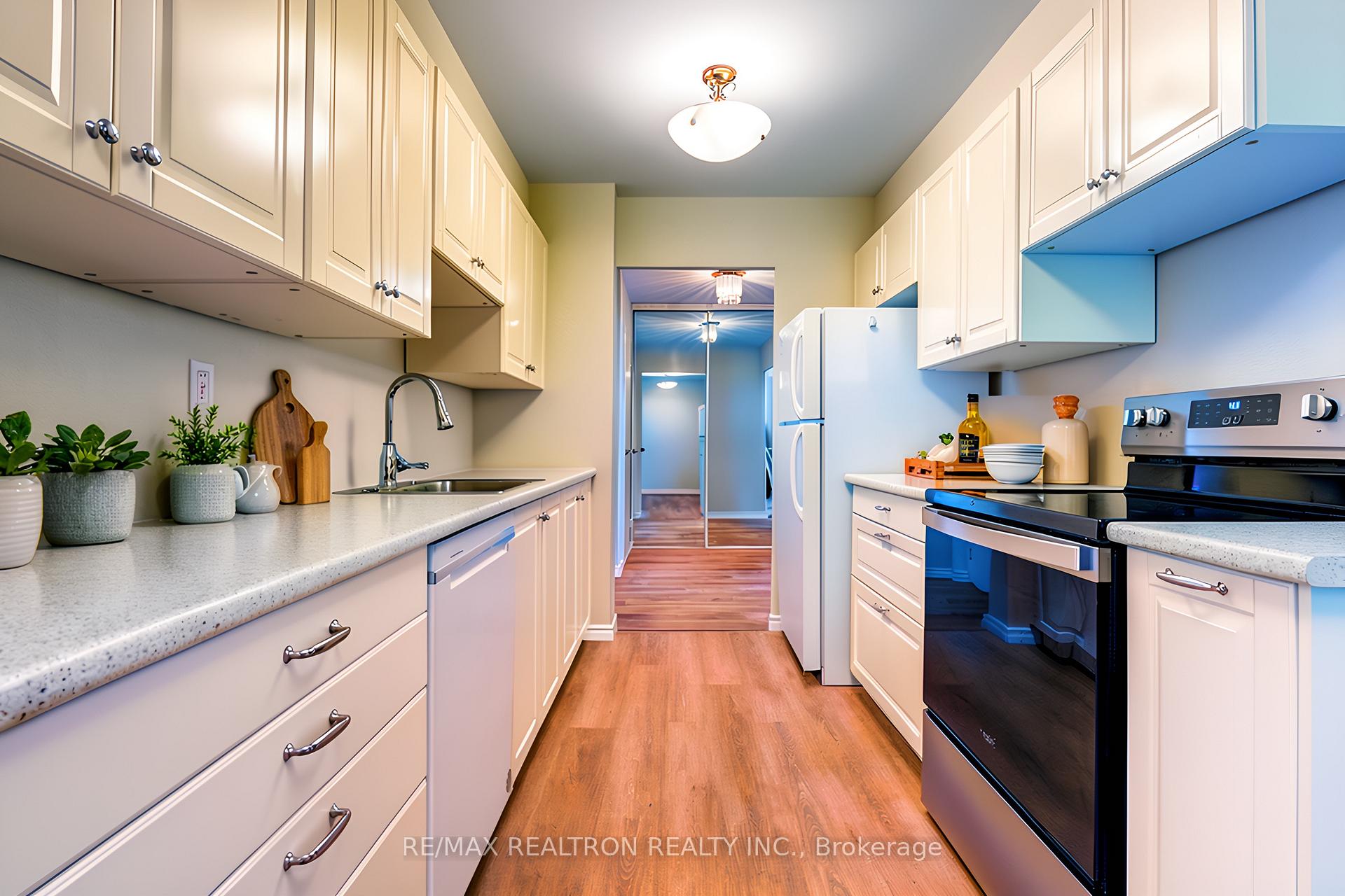 100 Canyon Avenue 606, Toronto C06 — photo 3 of 5