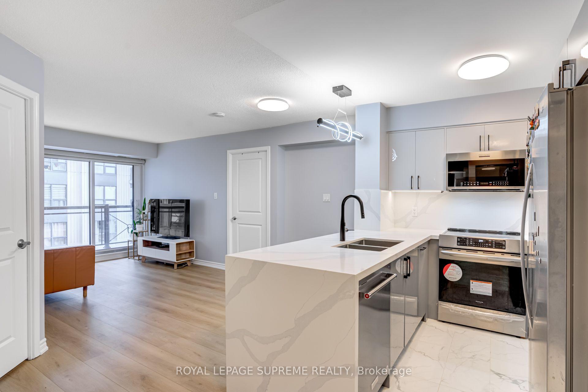872 Sheppard Avenue W 301, Toronto C06 — photo 2 of 5