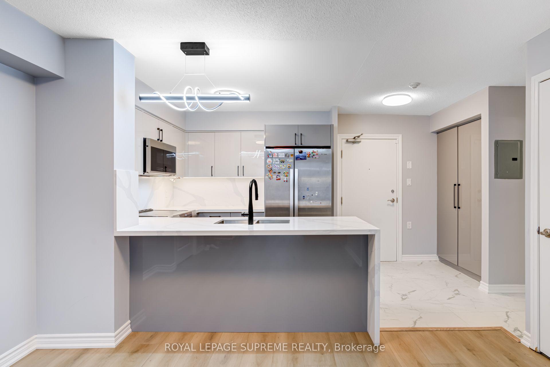 872 Sheppard Avenue W 301, Toronto C06 — photo 3 of 5