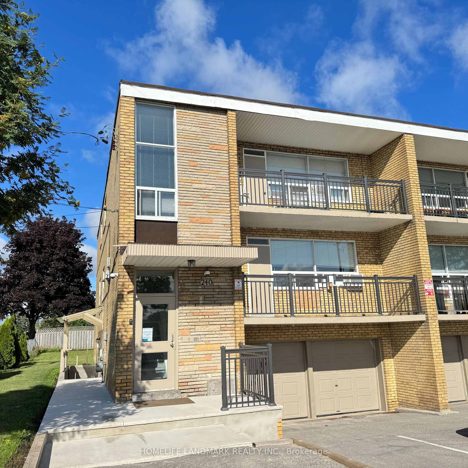 240 Wilmington Avenue Unit 2, Toronto, ON M3H 5K3 — Toronto C06, Ontario
