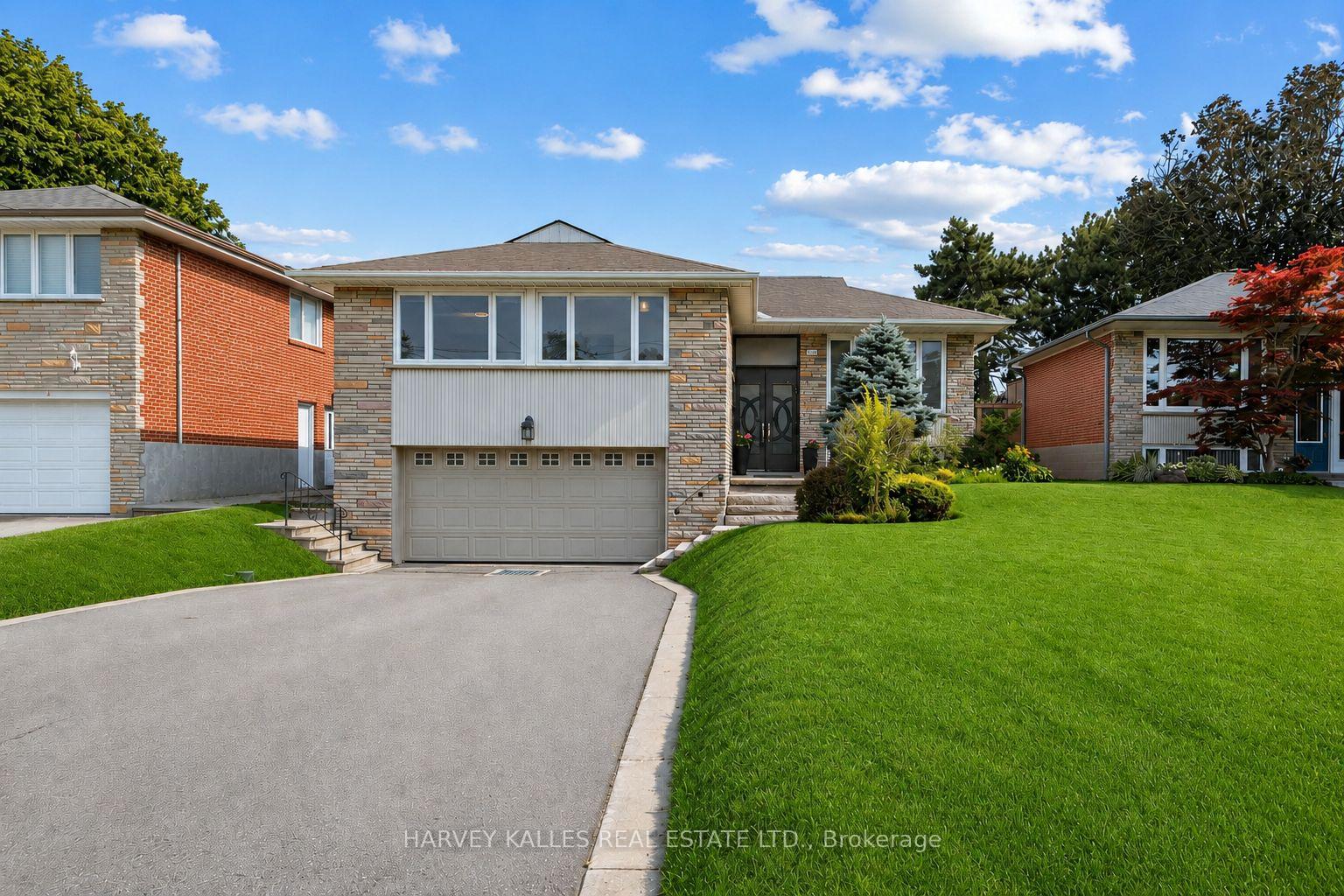 237 Searle Avenue, Toronto C06 — photo 2 of 5