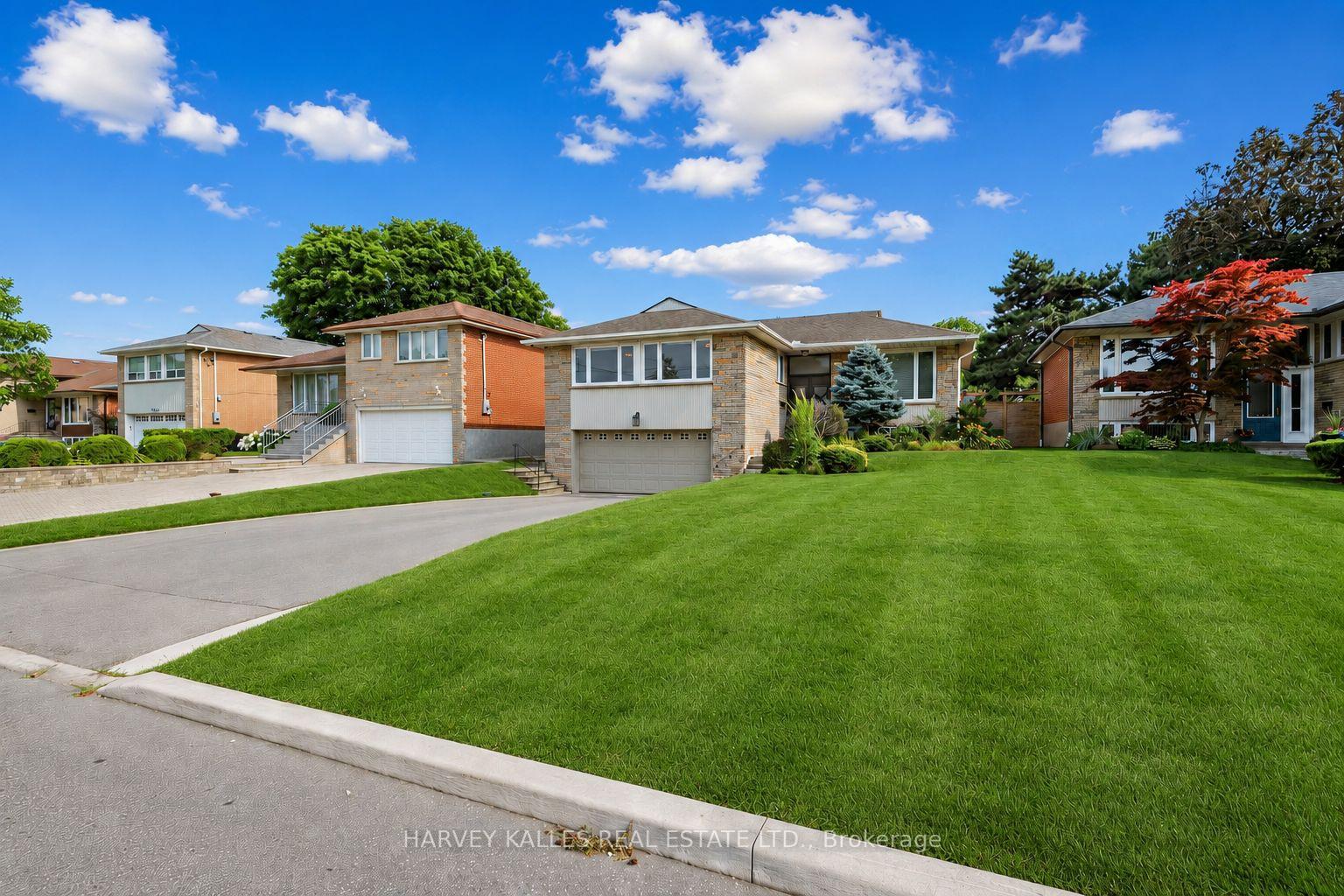 237 Searle Avenue, Toronto C06 — photo 3 of 5