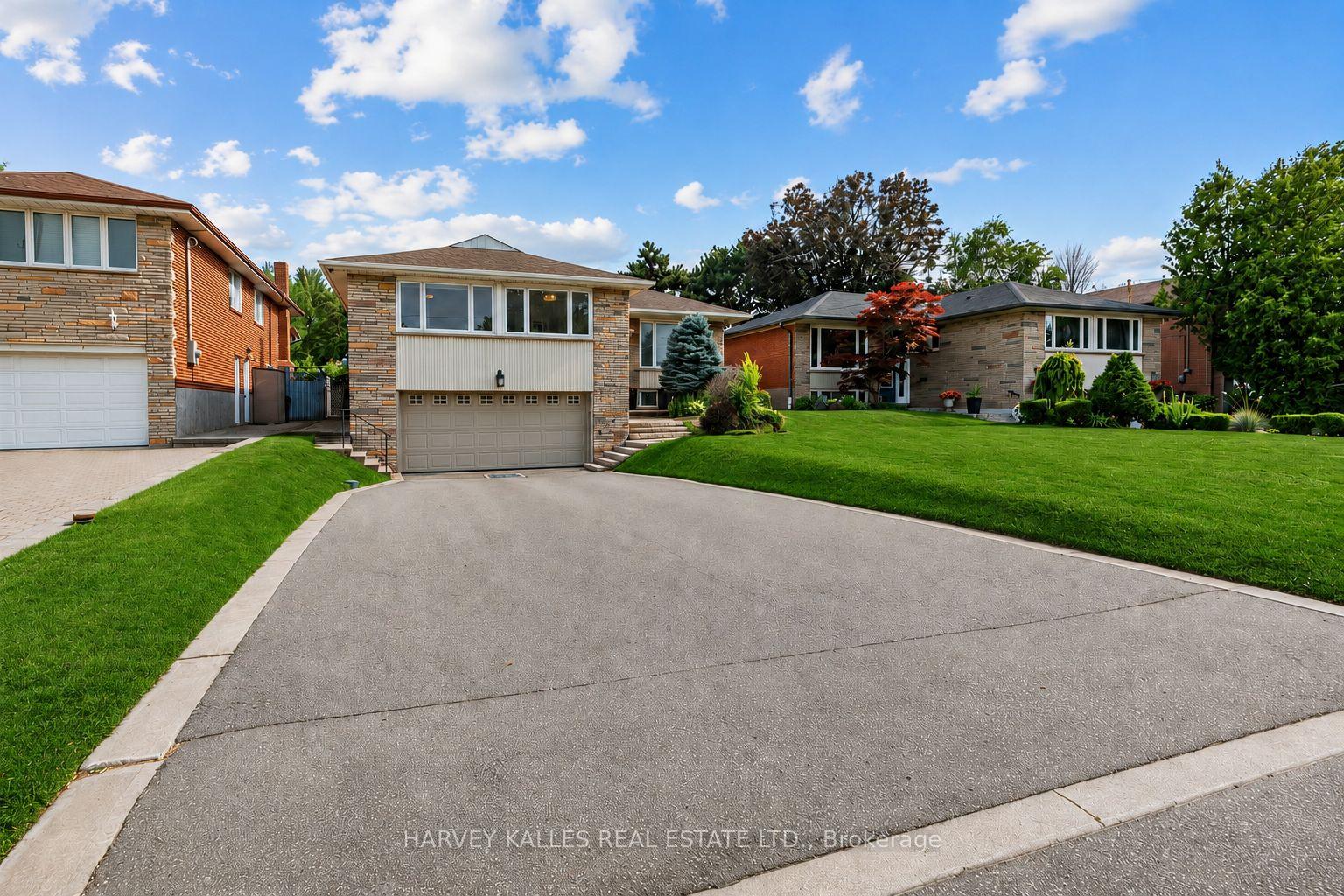 237 Searle Avenue, Toronto C06 — photo 4 of 5