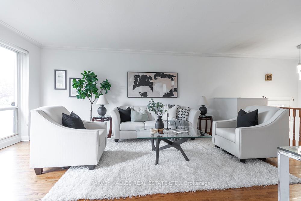 135 Combe Avenue, Toronto C06 — photo 4 of 5
