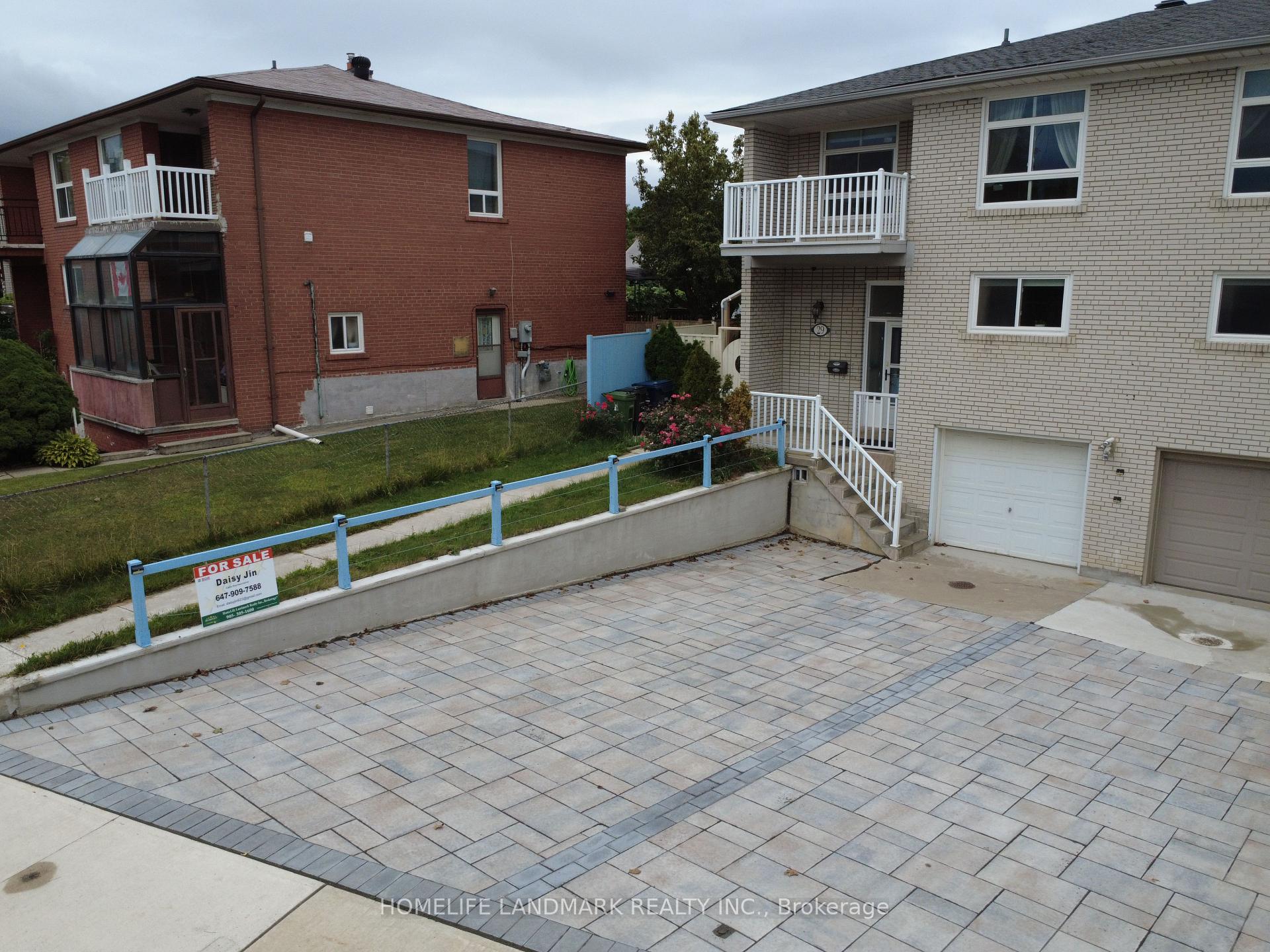 29 Tillplain Road, Toronto C06 — photo 2 of 5