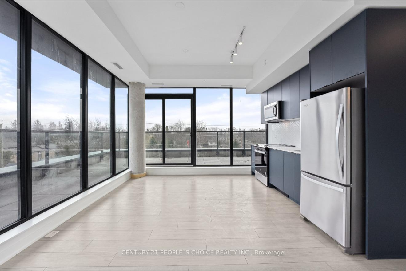 1614 Charles Street PH517, Whitby, ON L1N 0P4