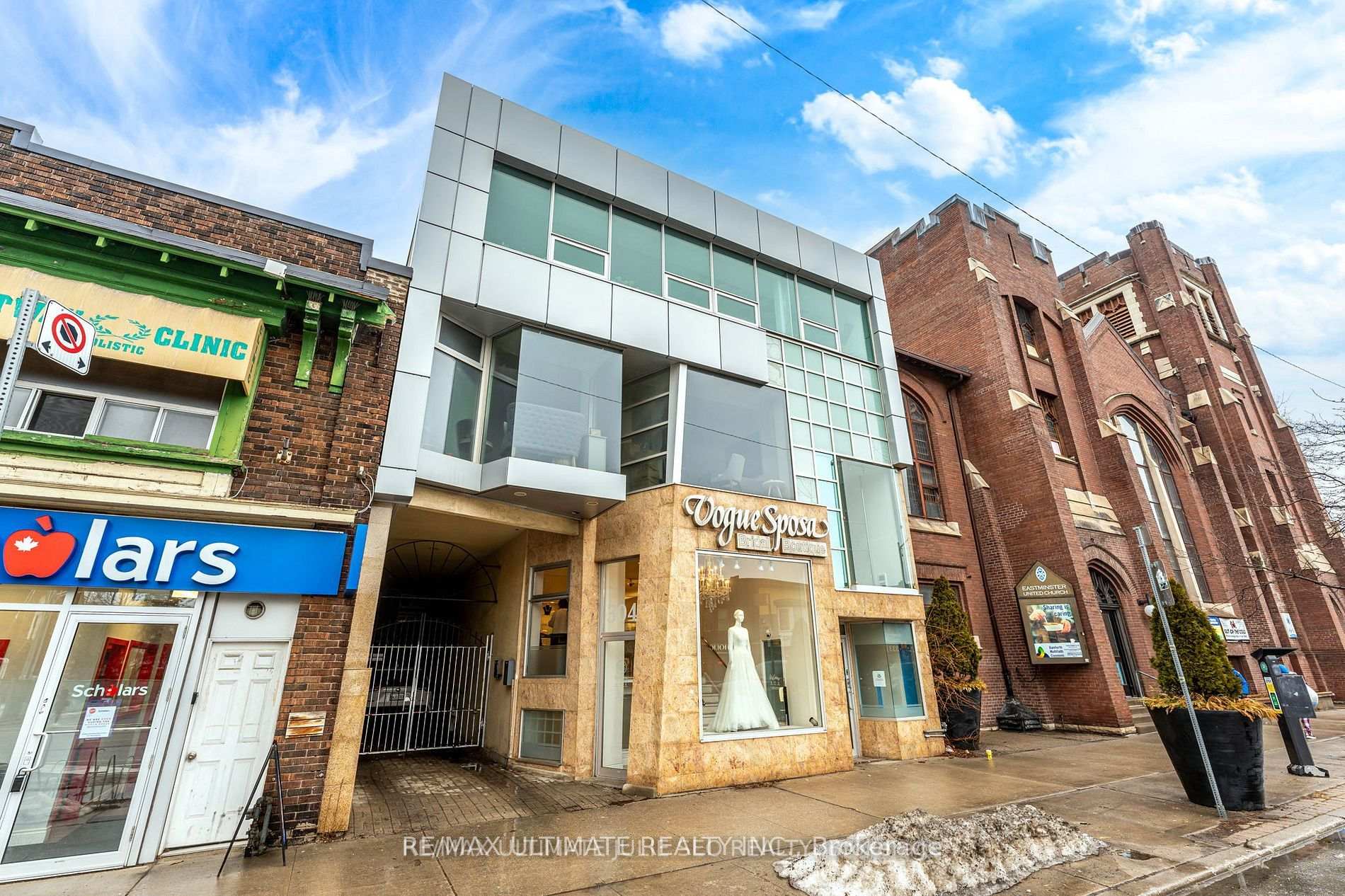 304 Danforth Avenue 2nd floor, Toronto E03 — photo 2 of 5