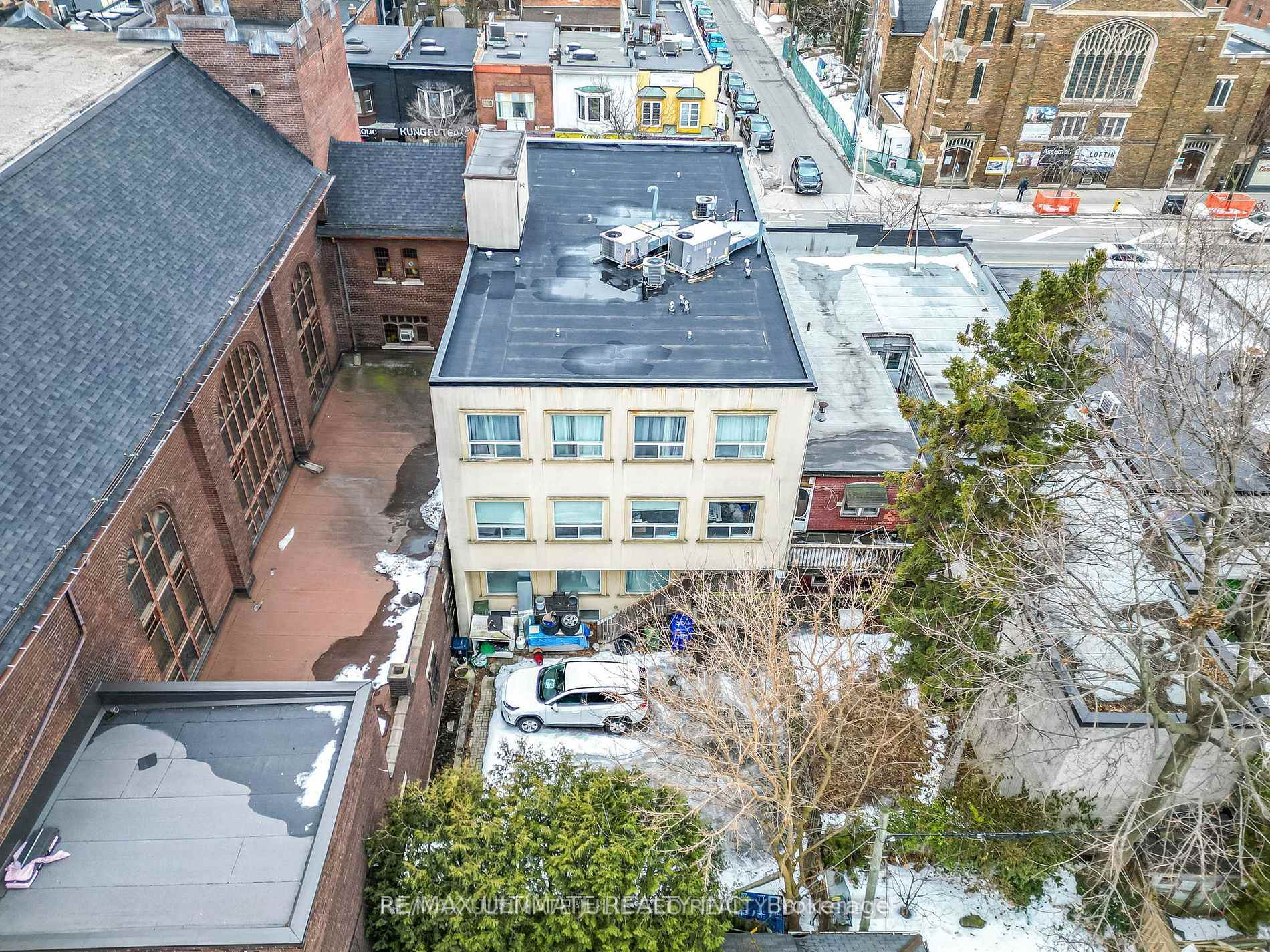 304 Danforth Avenue, Toronto E03 — photo 3 of 5