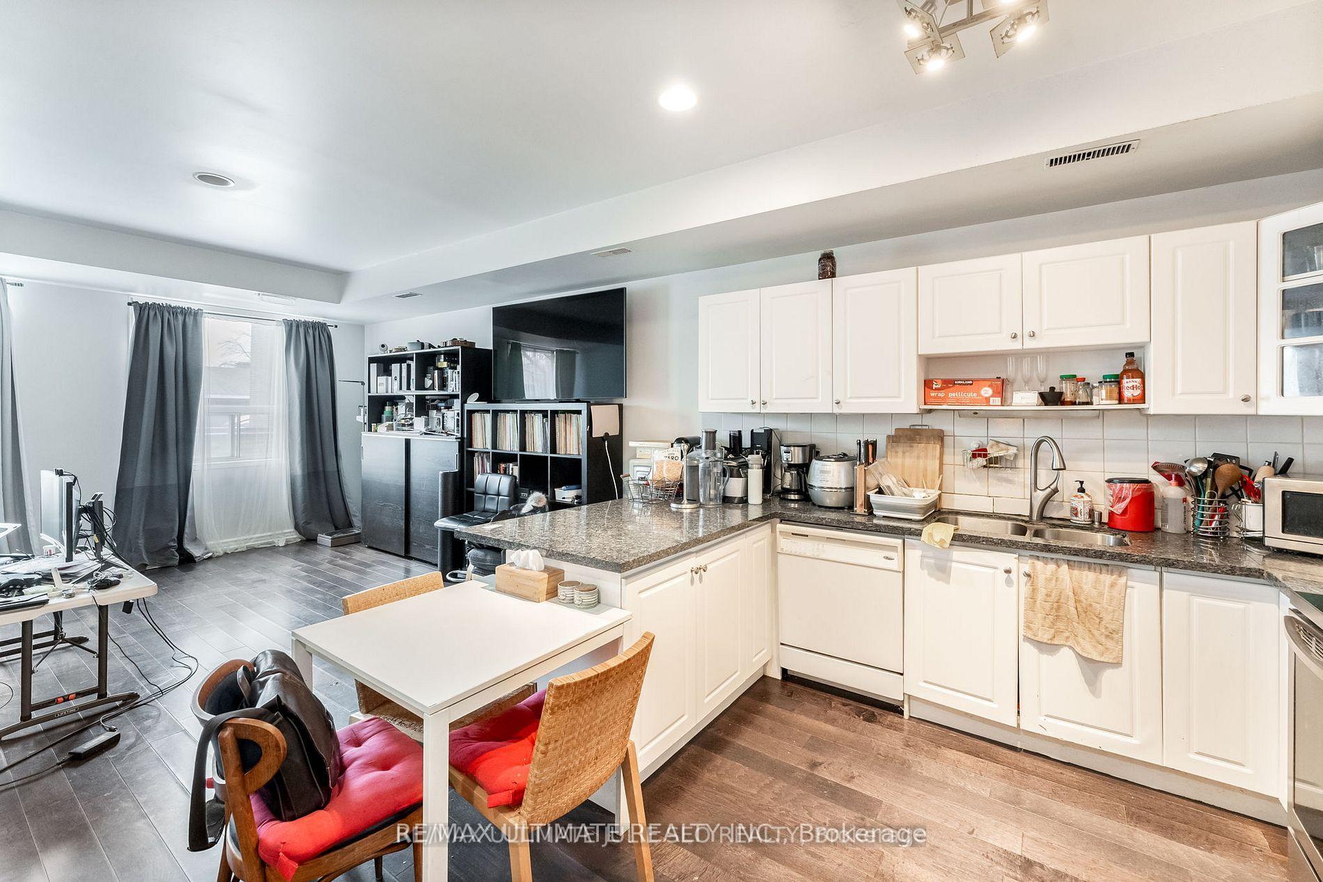 304 Danforth Avenue, Toronto E03 — photo 4 of 5