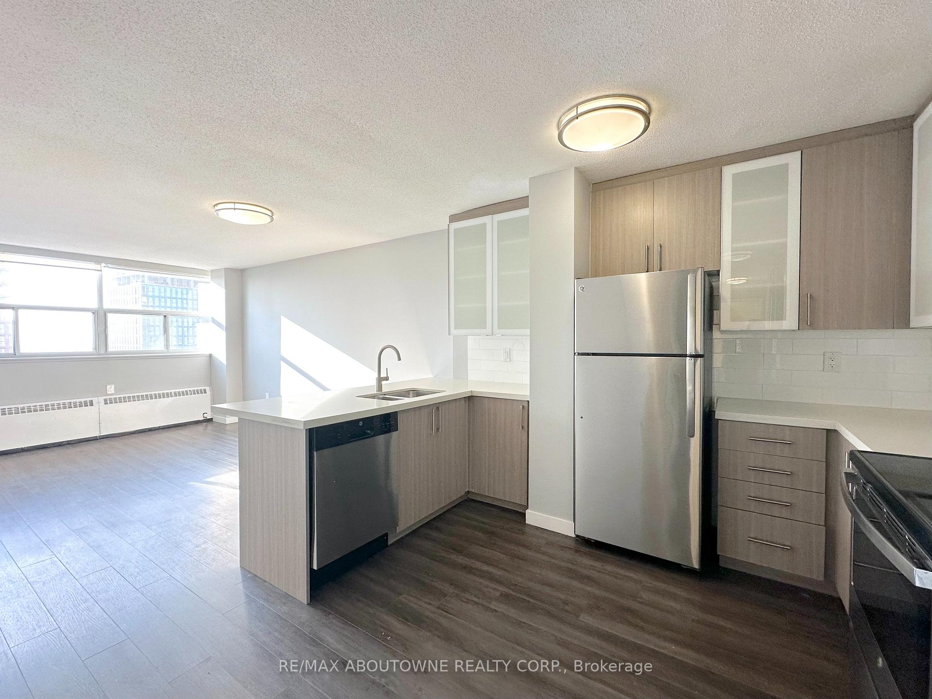 2575 Danforth Avenue 2109, Toronto E02, ON M4C 1L5