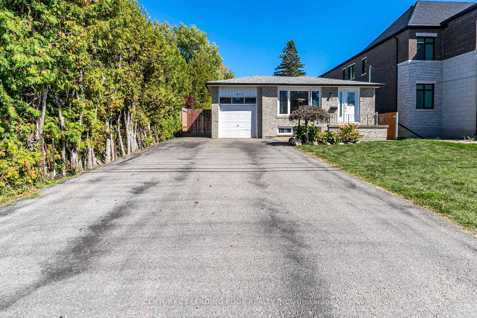 815 Douglas Avenue, Pickering — photo 2 of 5