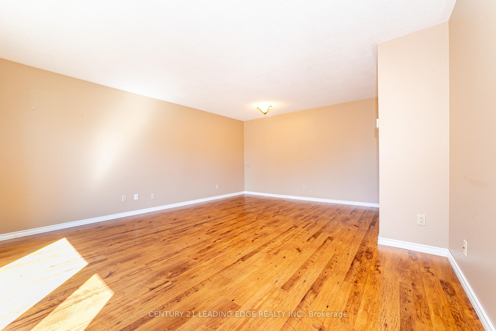 815 Douglas Avenue, Pickering — photo 4 of 5