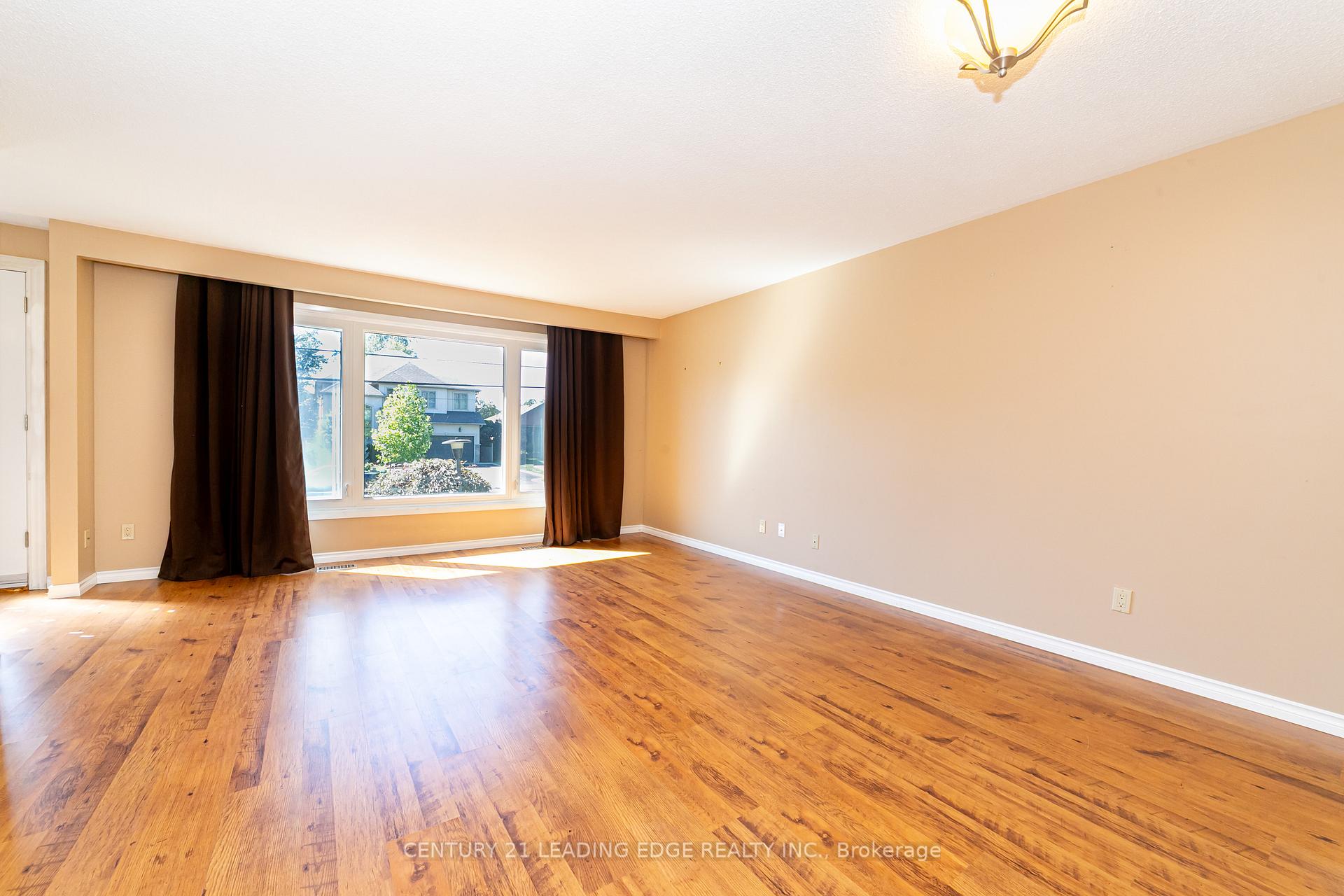 815 Douglas Avenue, Pickering — photo 5 of 5