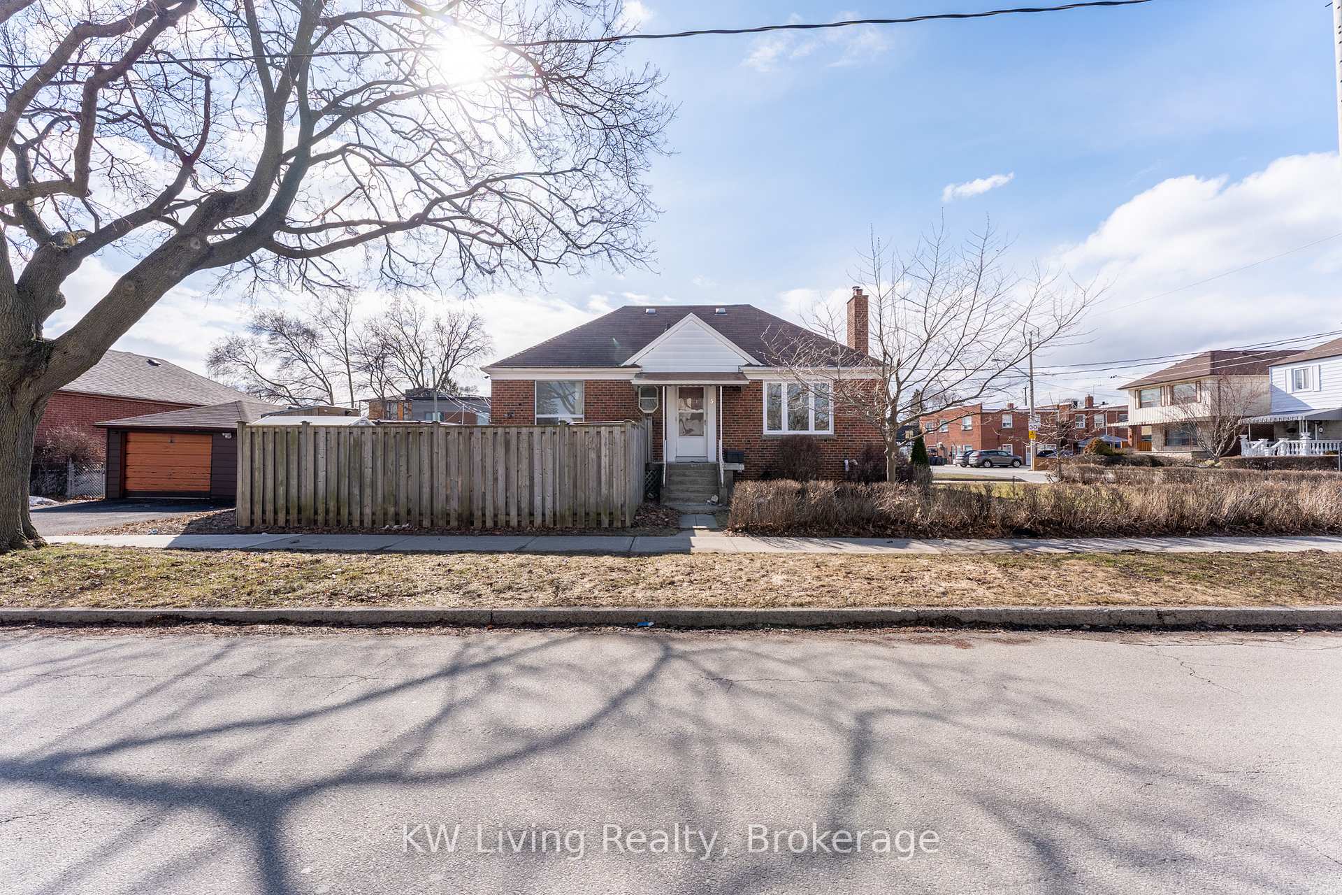 5 Plains Road, Toronto E03 — photo 2 of 5