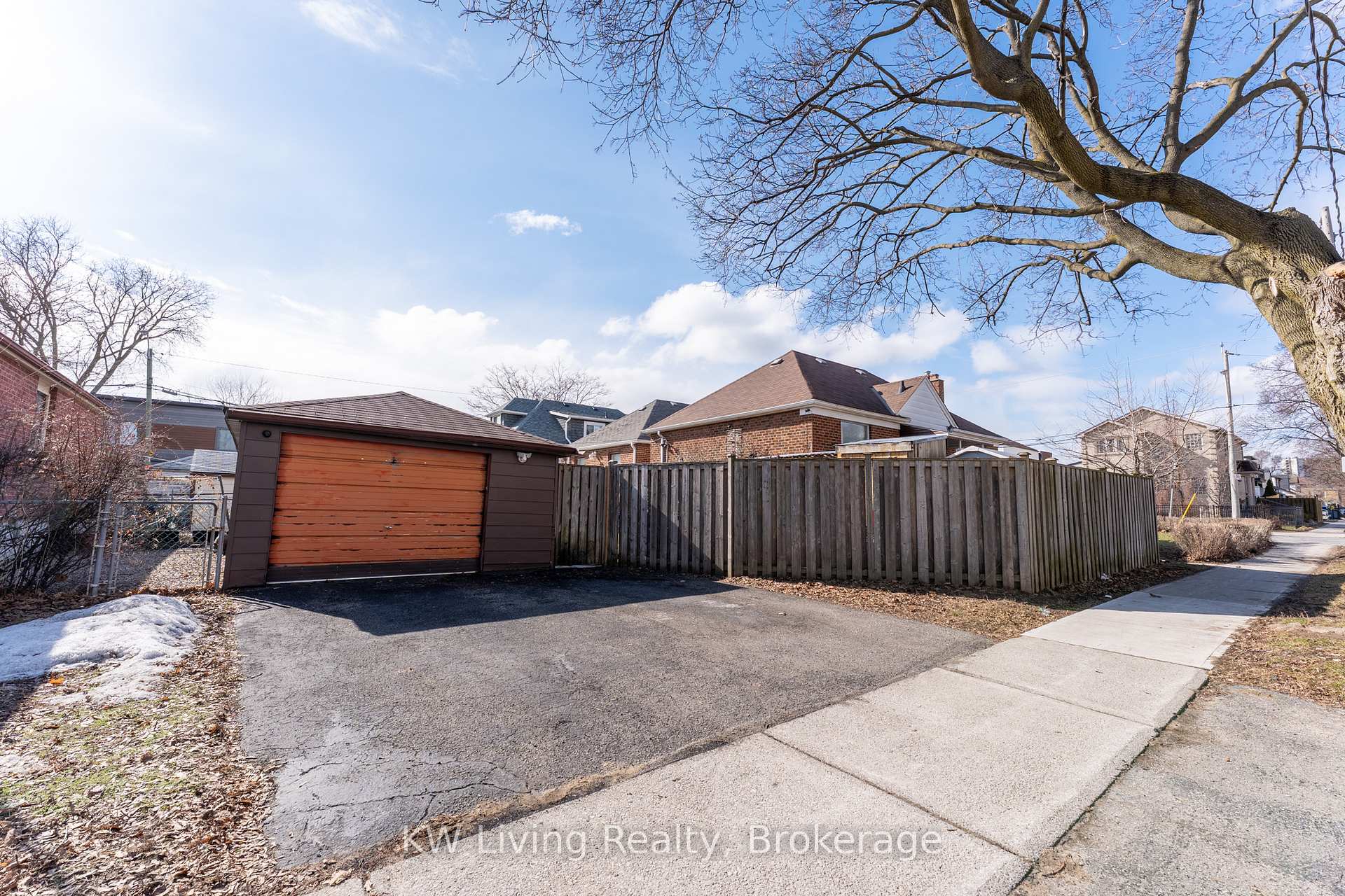 5 Plains Road, Toronto E03 — photo 3 of 5