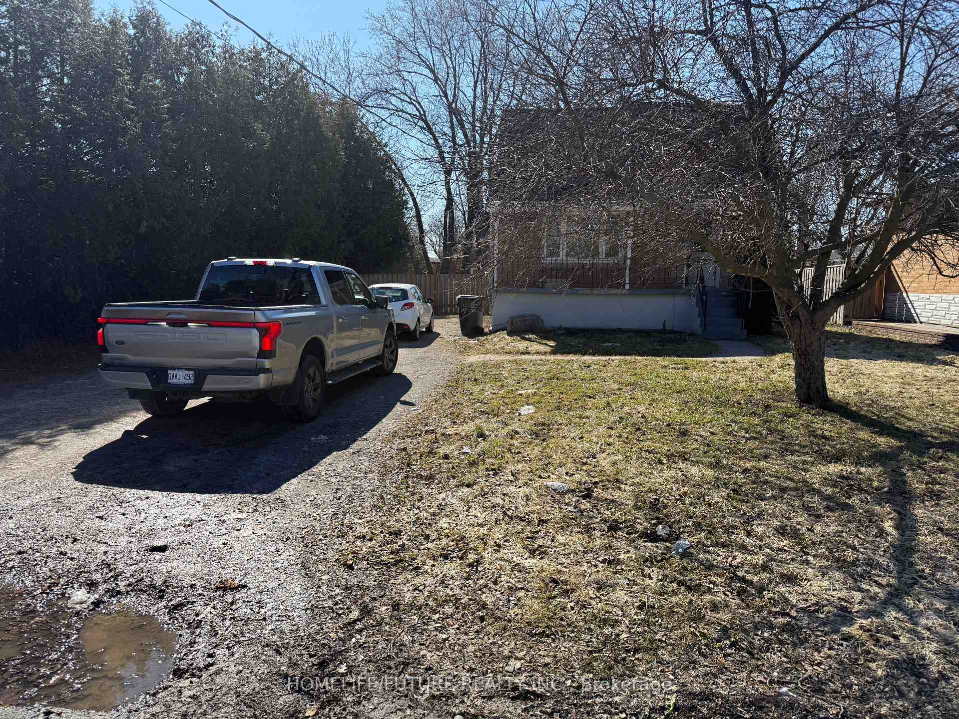 32 Homestead Road Main, Toronto E10, ON M1E 3R9 — Toronto E10, Ontario