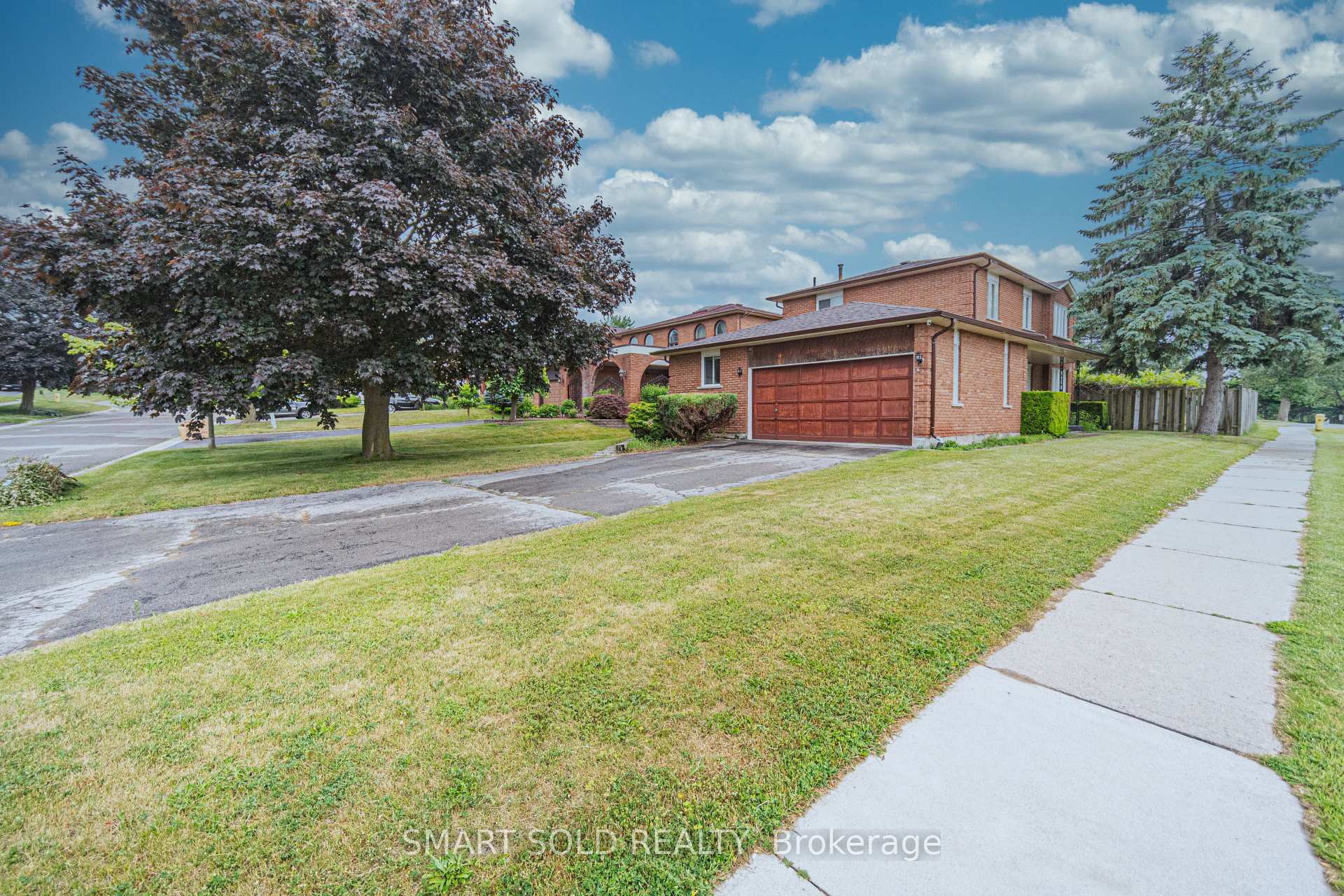 217 Waverly Street N, Oshawa, ON L1J 7C7