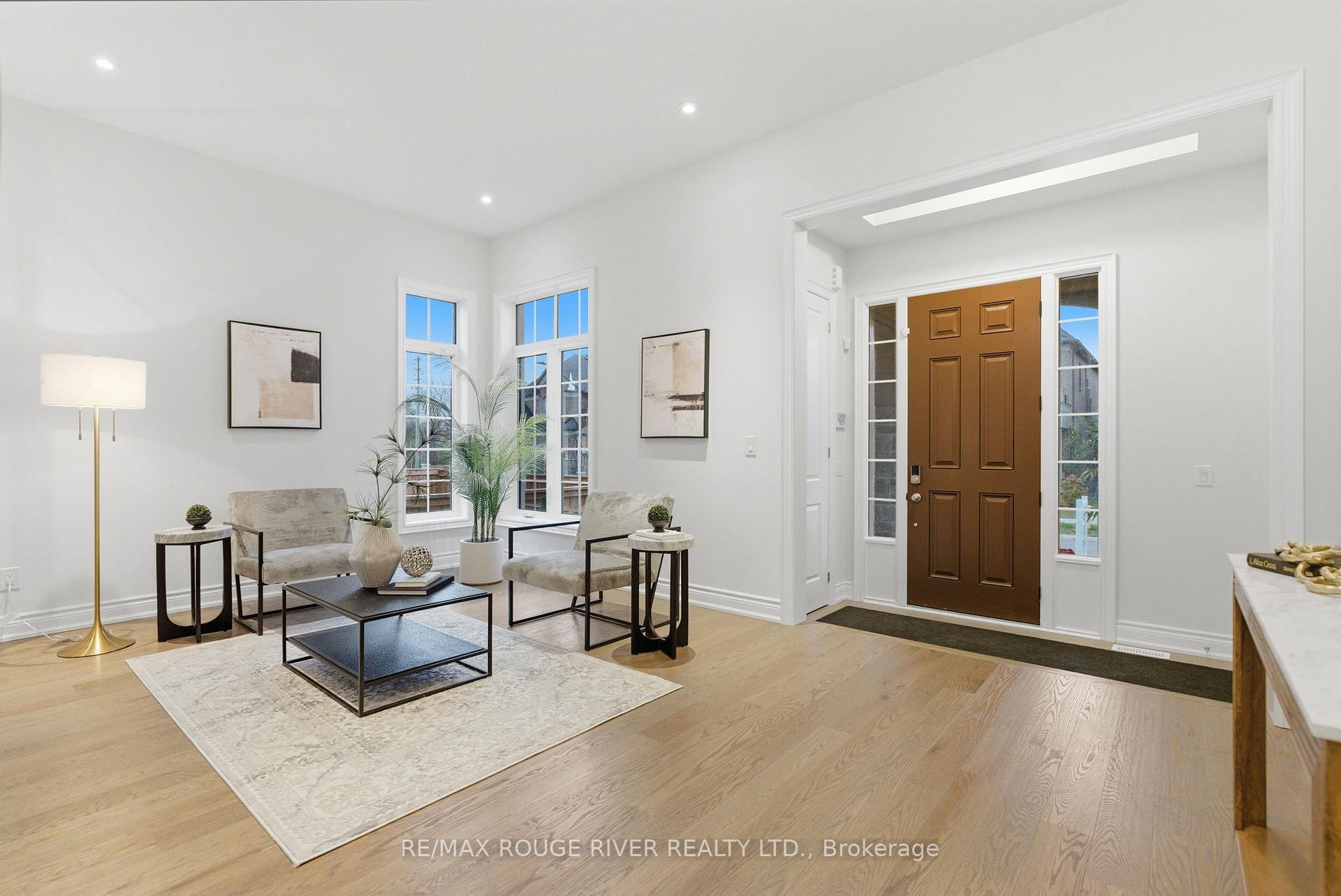 15 Brabin Circle, Whitby — photo 2 of 5