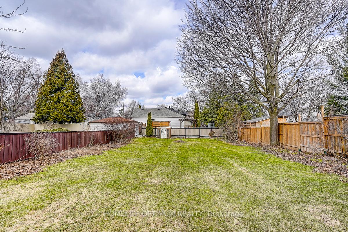 16 Ayre Point Road, Toronto E08 — photo 4 of 5