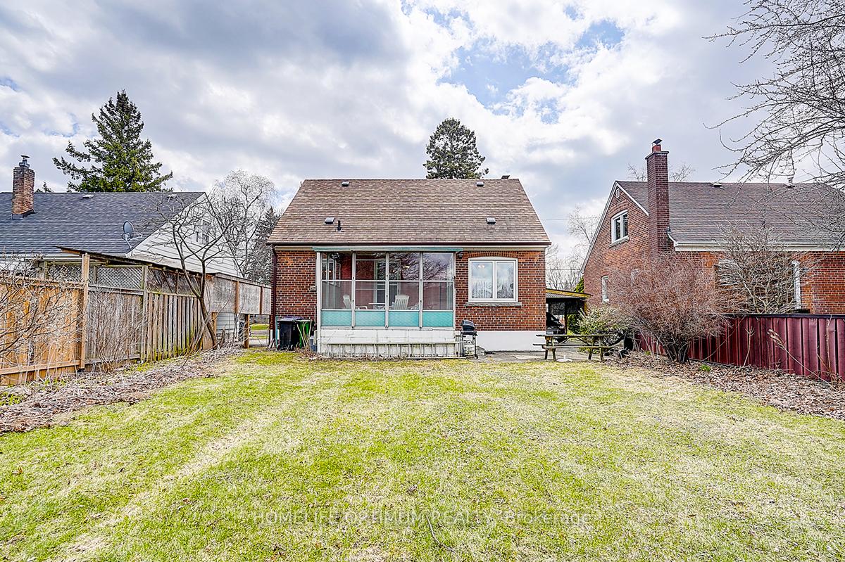 16 Ayre Point Road, Toronto E08 — photo 5 of 5