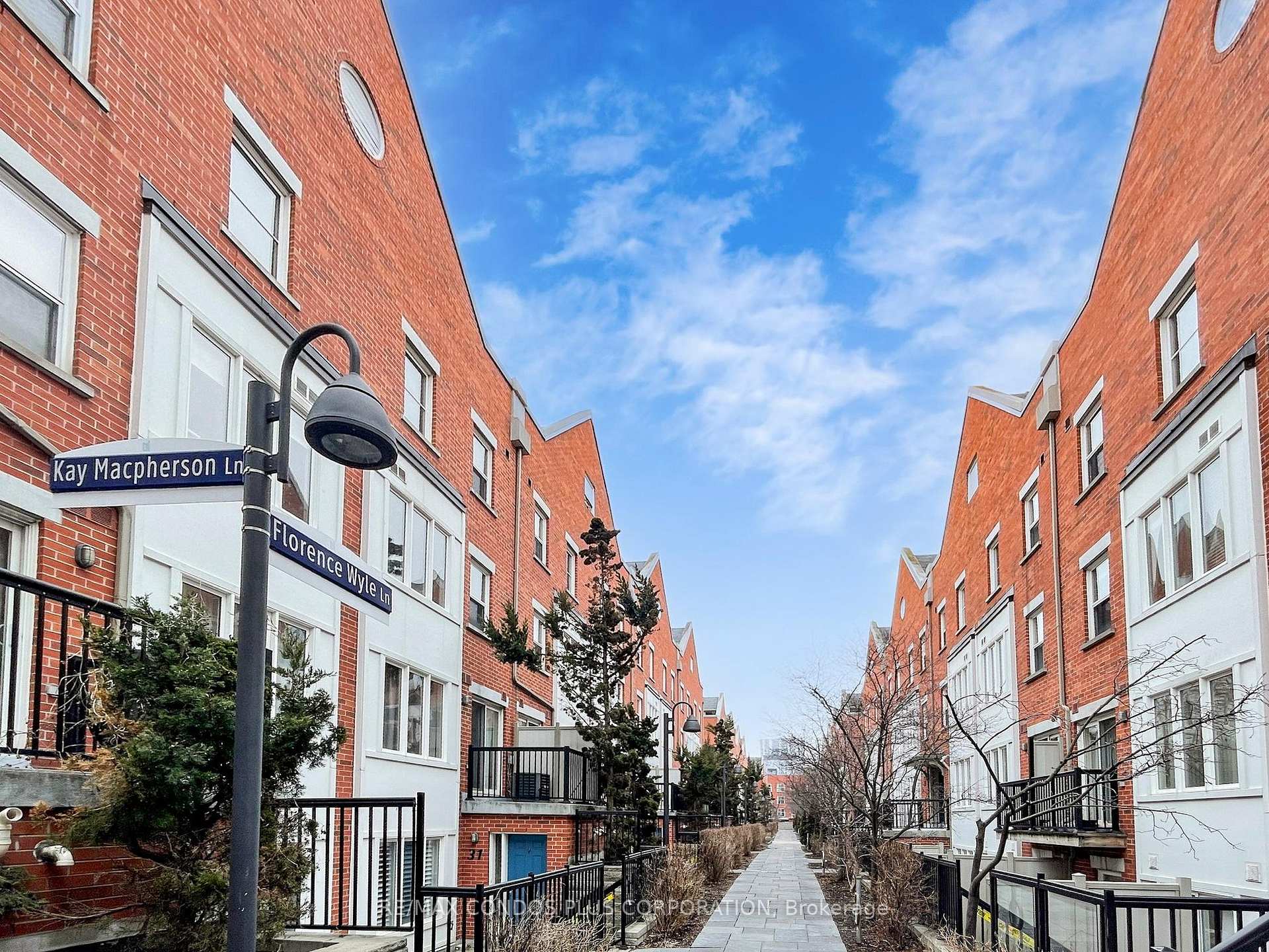 29 Florence Wyle Lane 138, Toronto E01 — photo 2 of 5