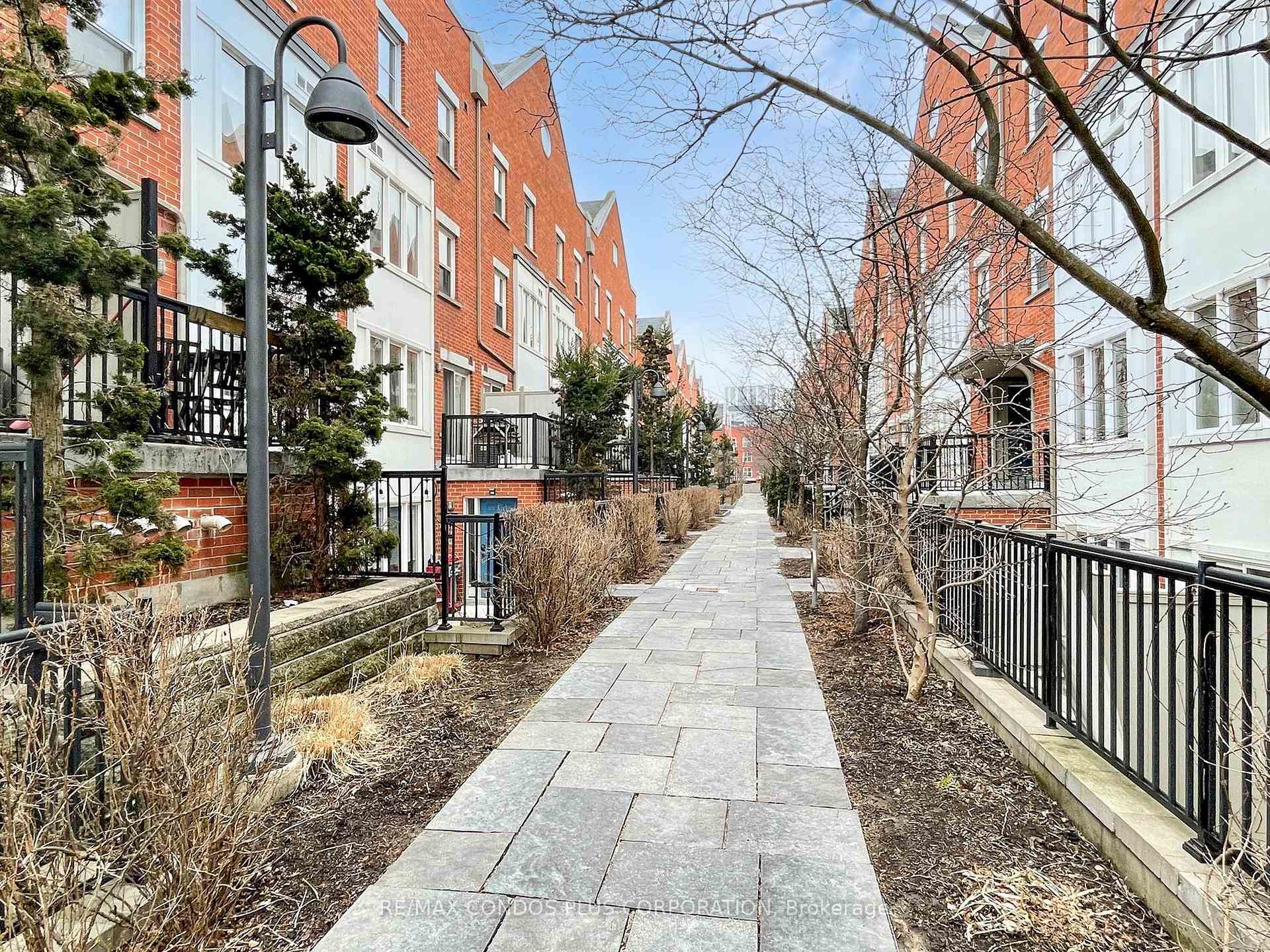 29 Florence Wyle Lane 138, Toronto E01 — photo 3 of 5