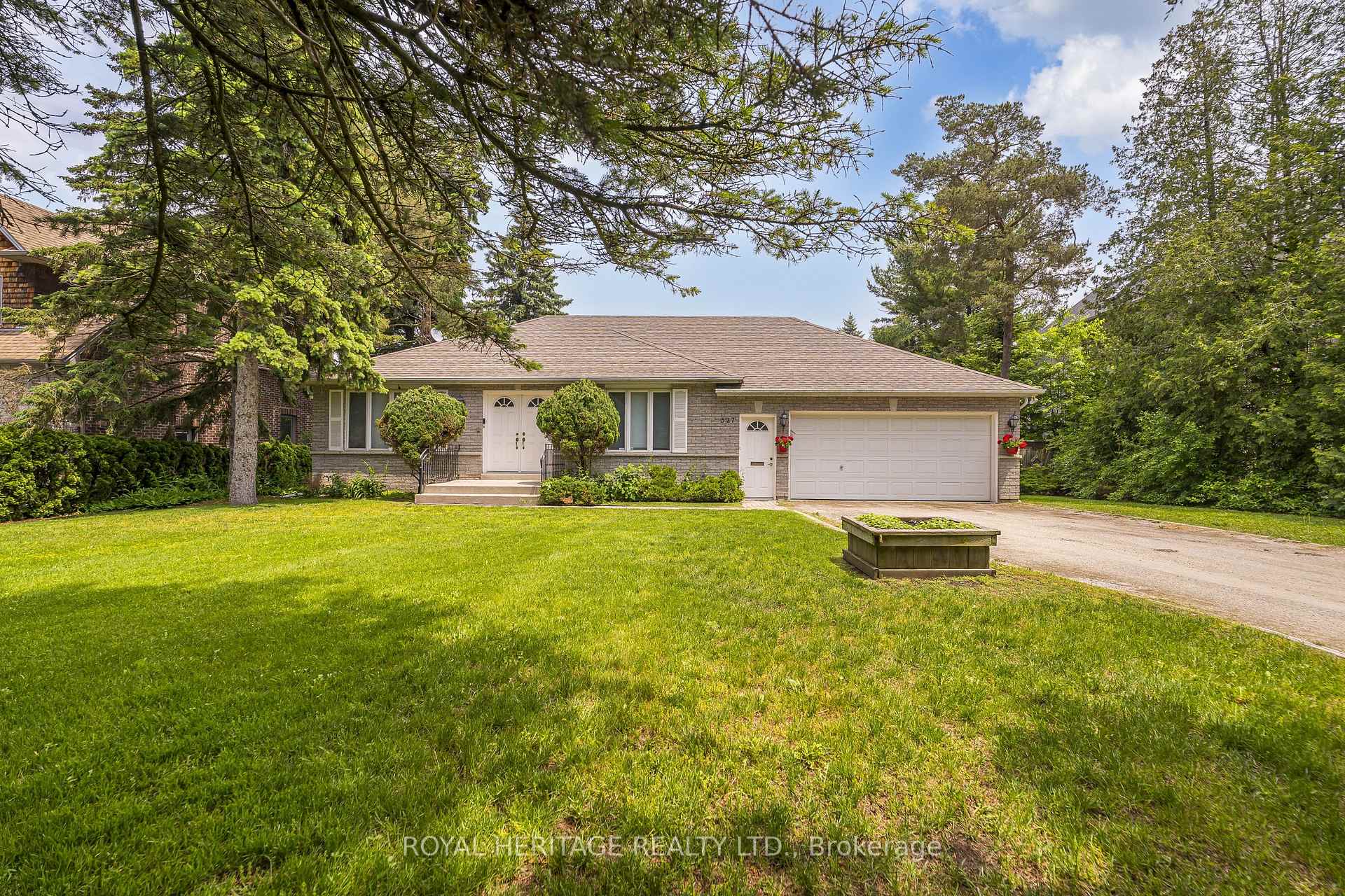 527 Rougemount Drive, Pickering, ON L1W 2C1
