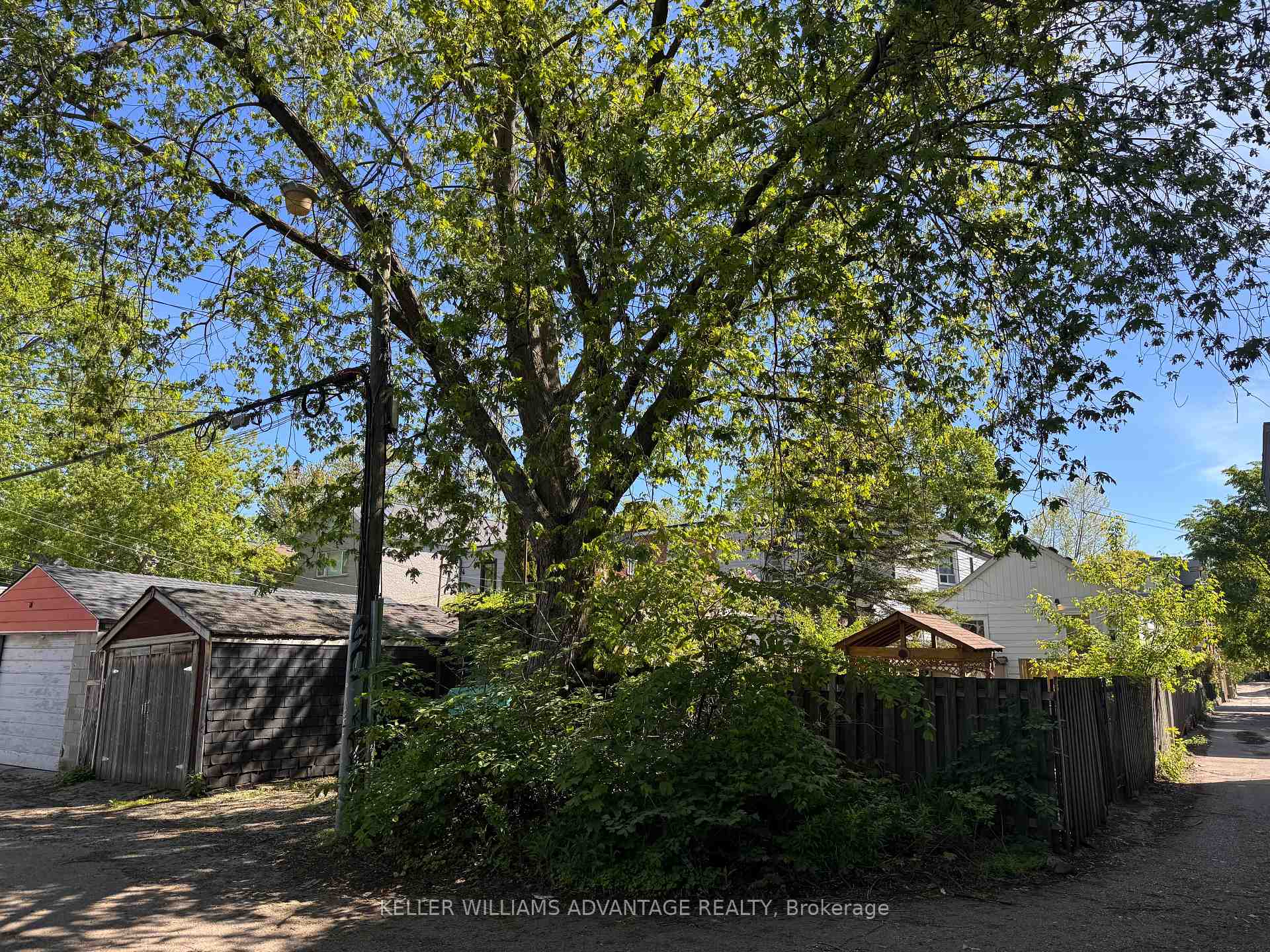 12R Hastings Avenue, Toronto E01, ON M4M 3C7 — Toronto E01, Ontario