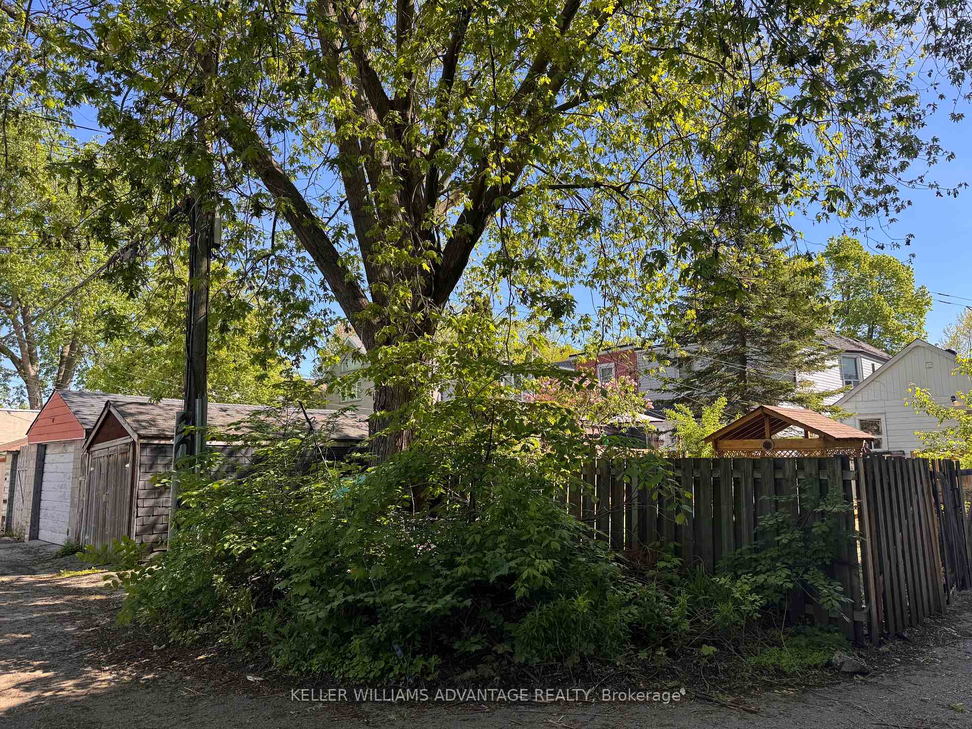 12R Hastings Avenue, Toronto E01 — photo 2 of 5