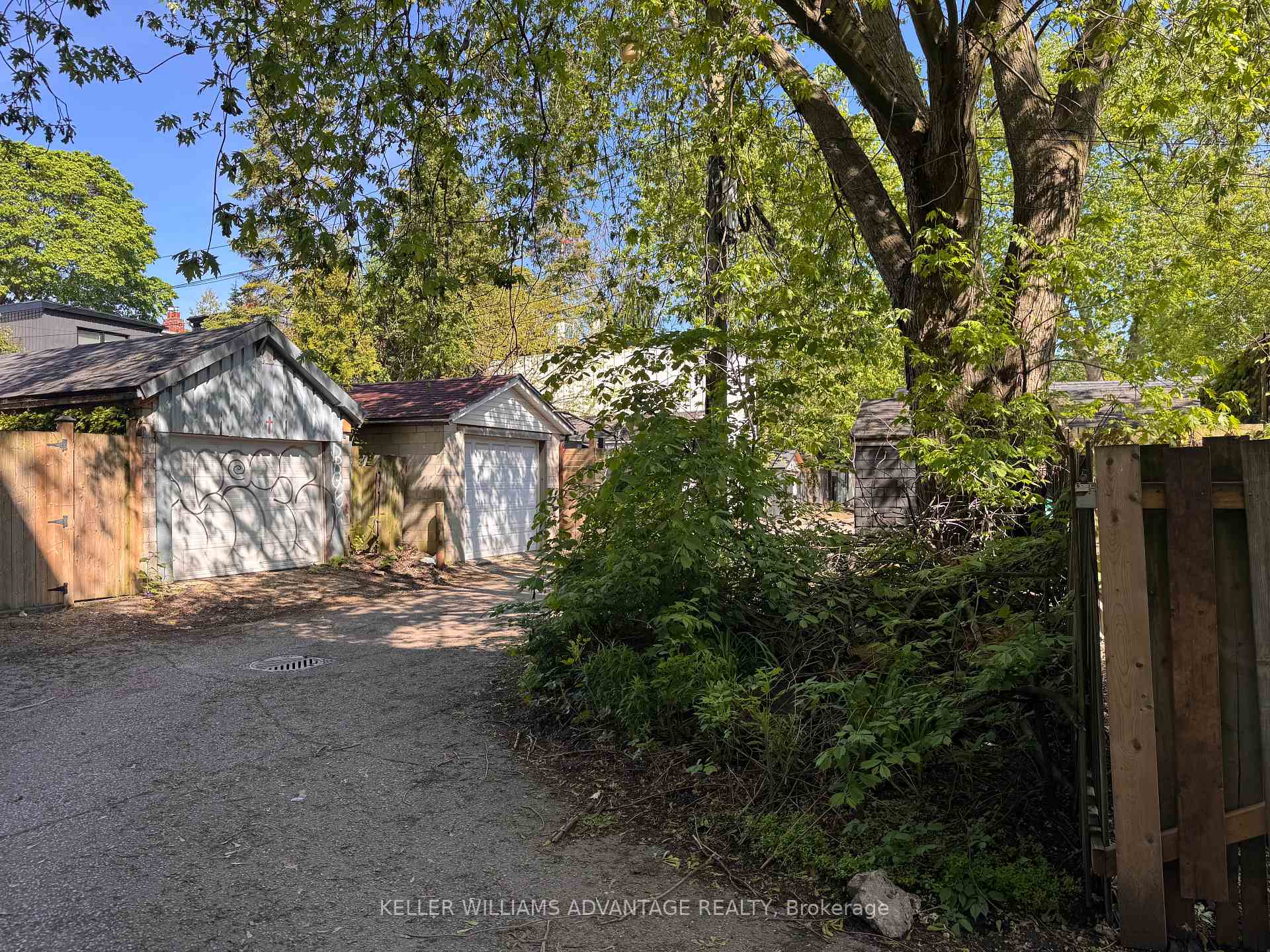 12R Hastings Avenue, Toronto E01 — photo 4 of 5