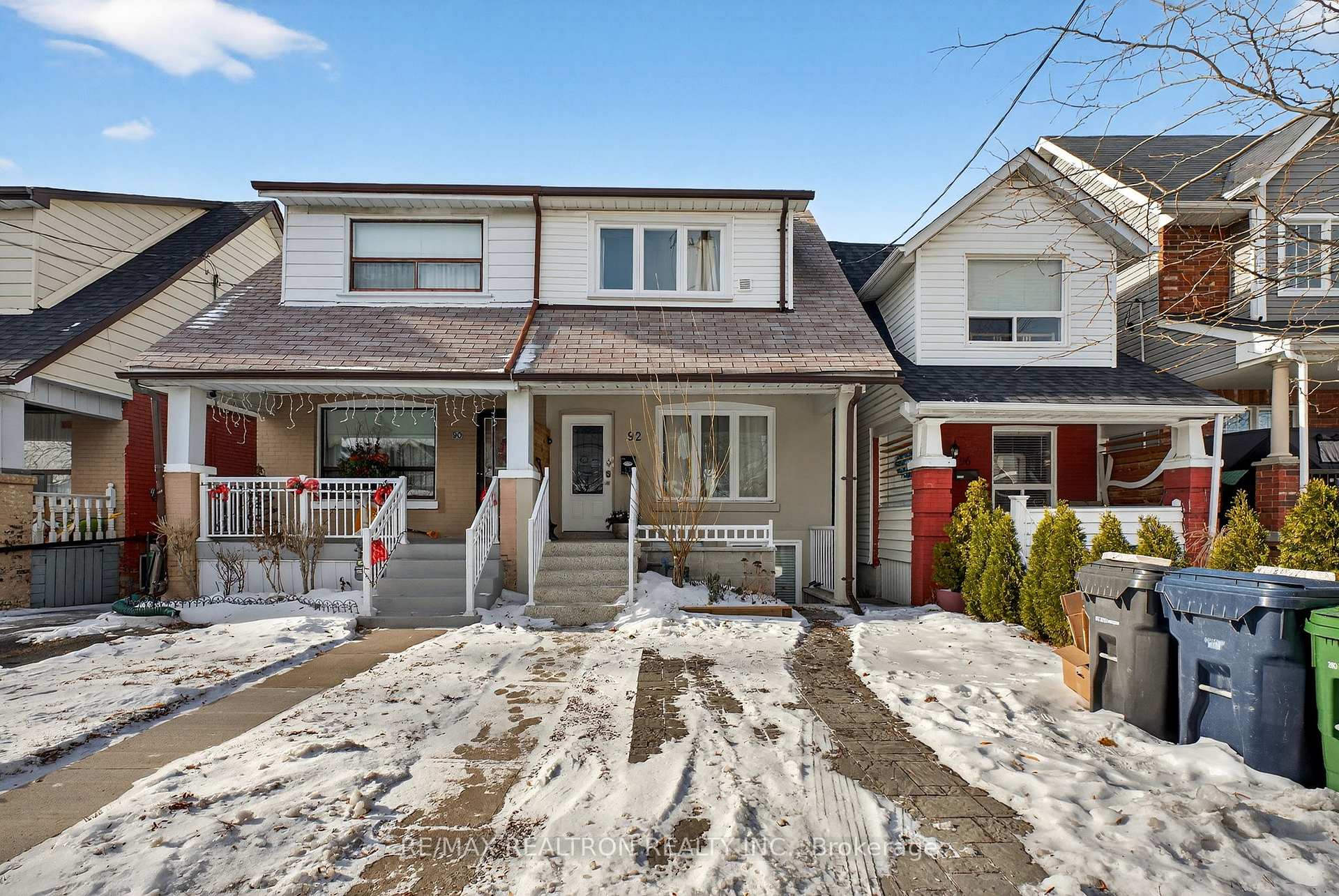 92 Donlands Avenue, Toronto E03, ON M4J 3P1