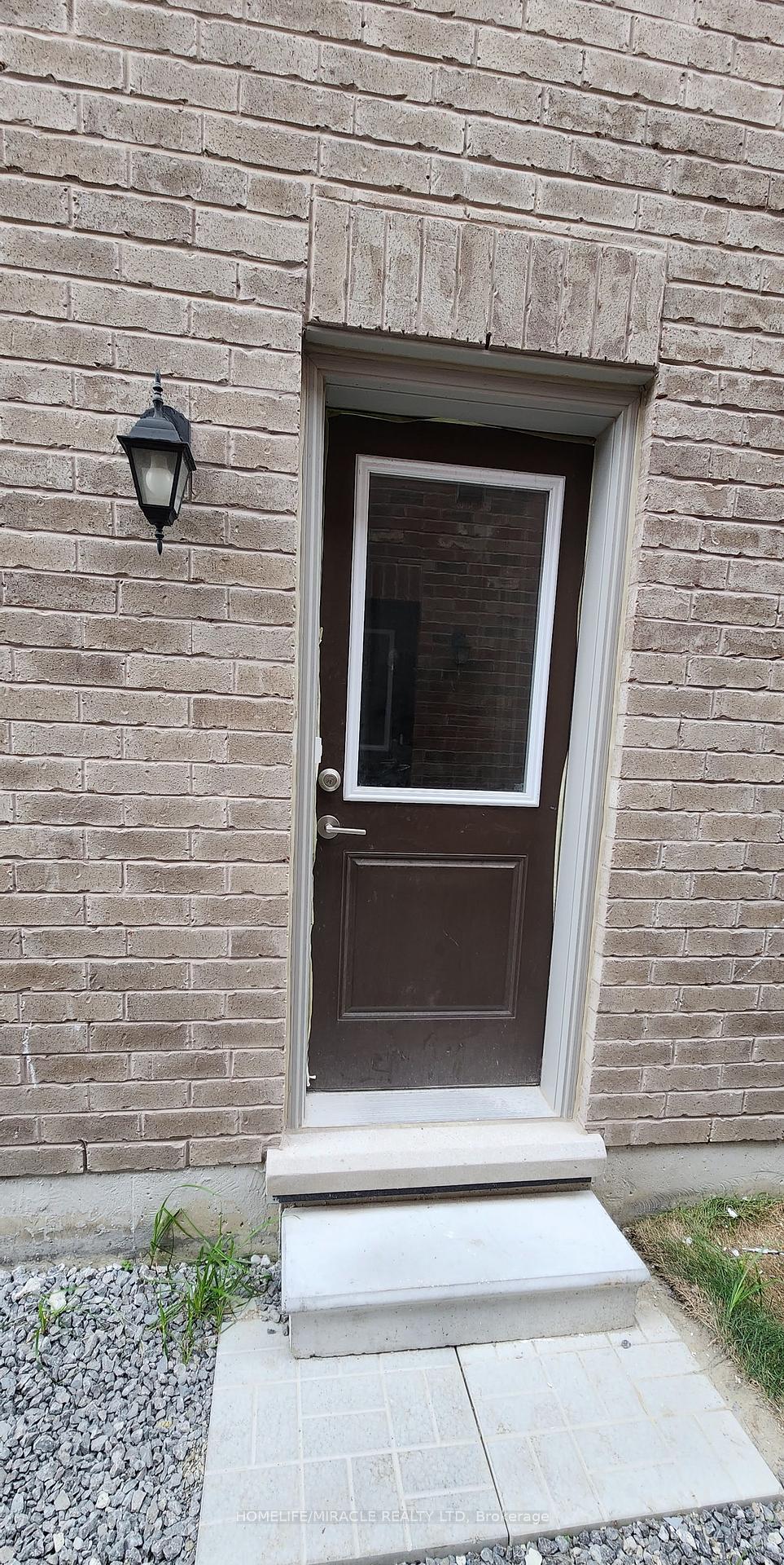 52 Huggins Drive, Whitby, ON L1P 0J5