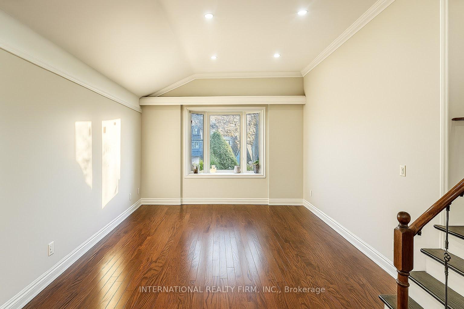 9 Benshire Drive, Toronto E09 — photo 3 of 5
