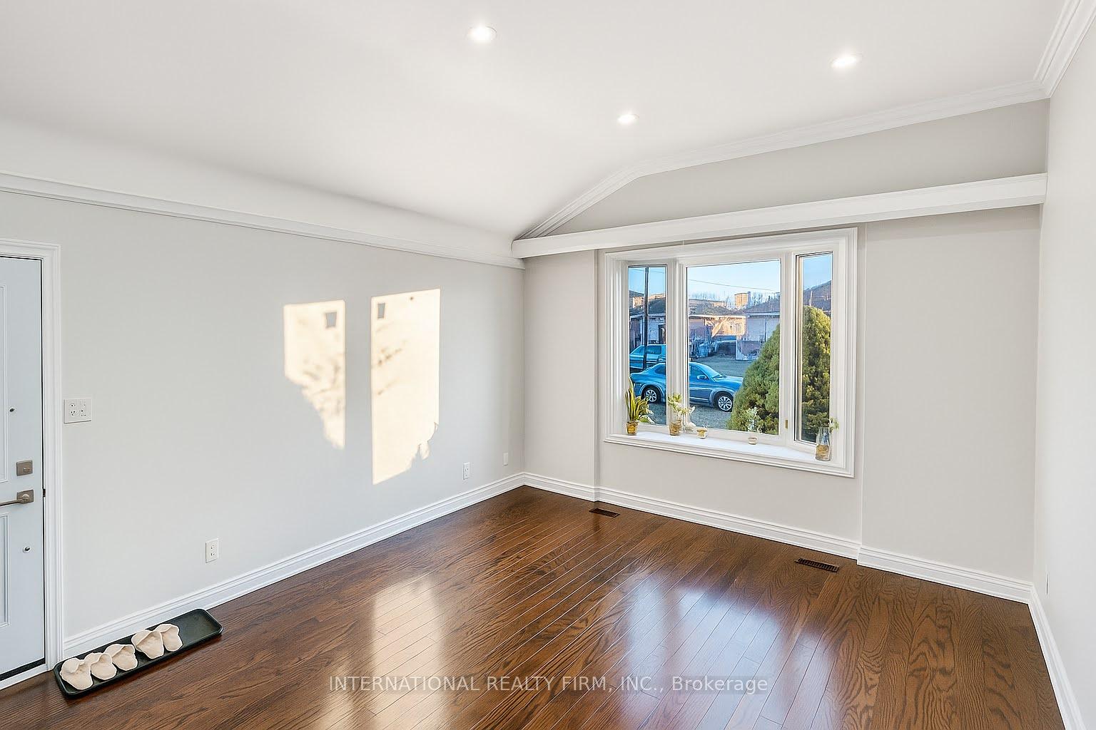 9 Benshire Drive, Toronto E09 — photo 4 of 5