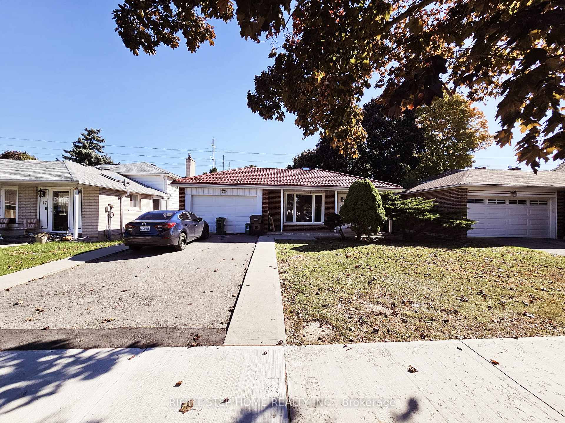 35 Dolly Varden Boulevard, Toronto E09, ON M1H 2K2
