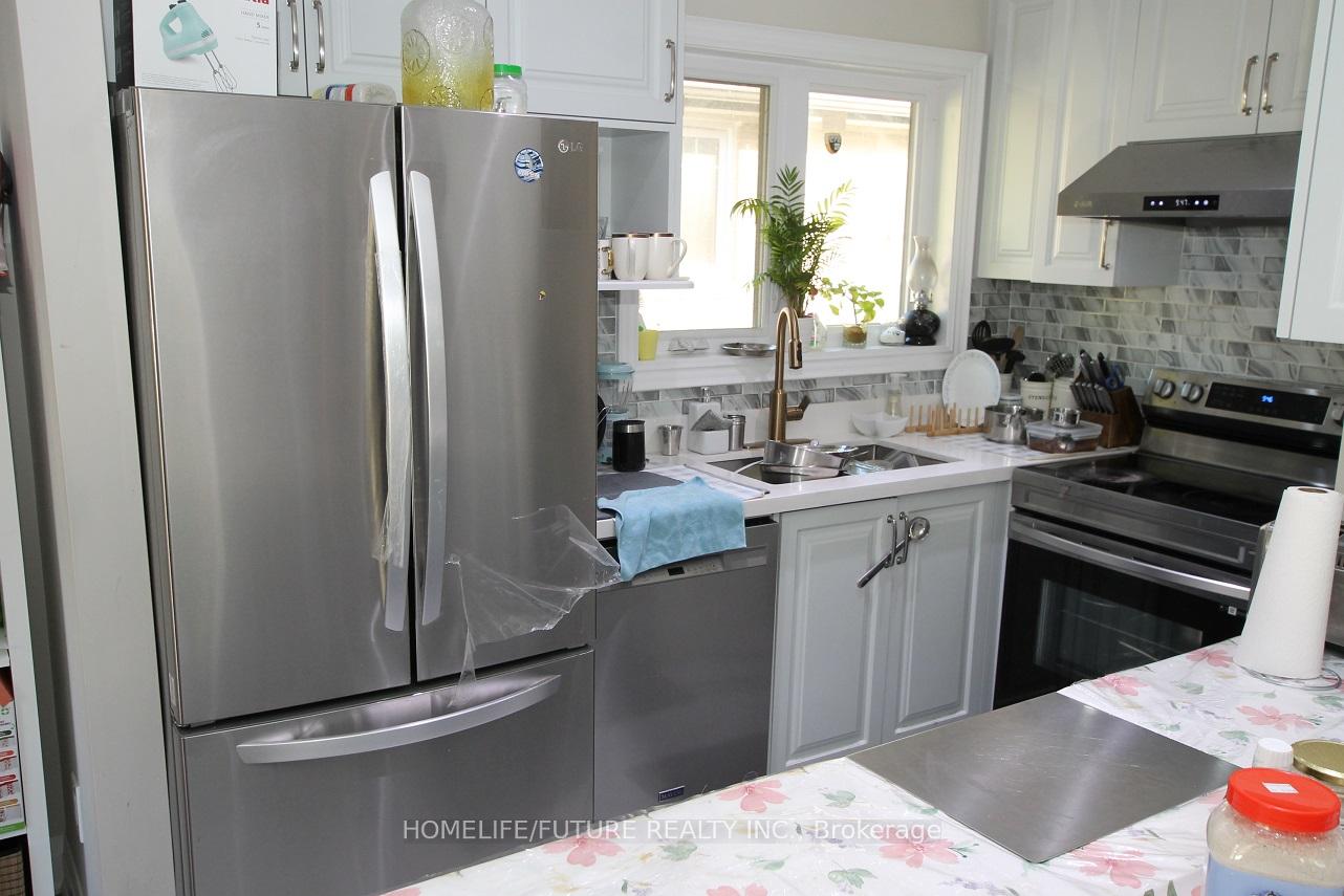 36 Baybrook Crescent Main, Toronto E09 — photo 3 of 5